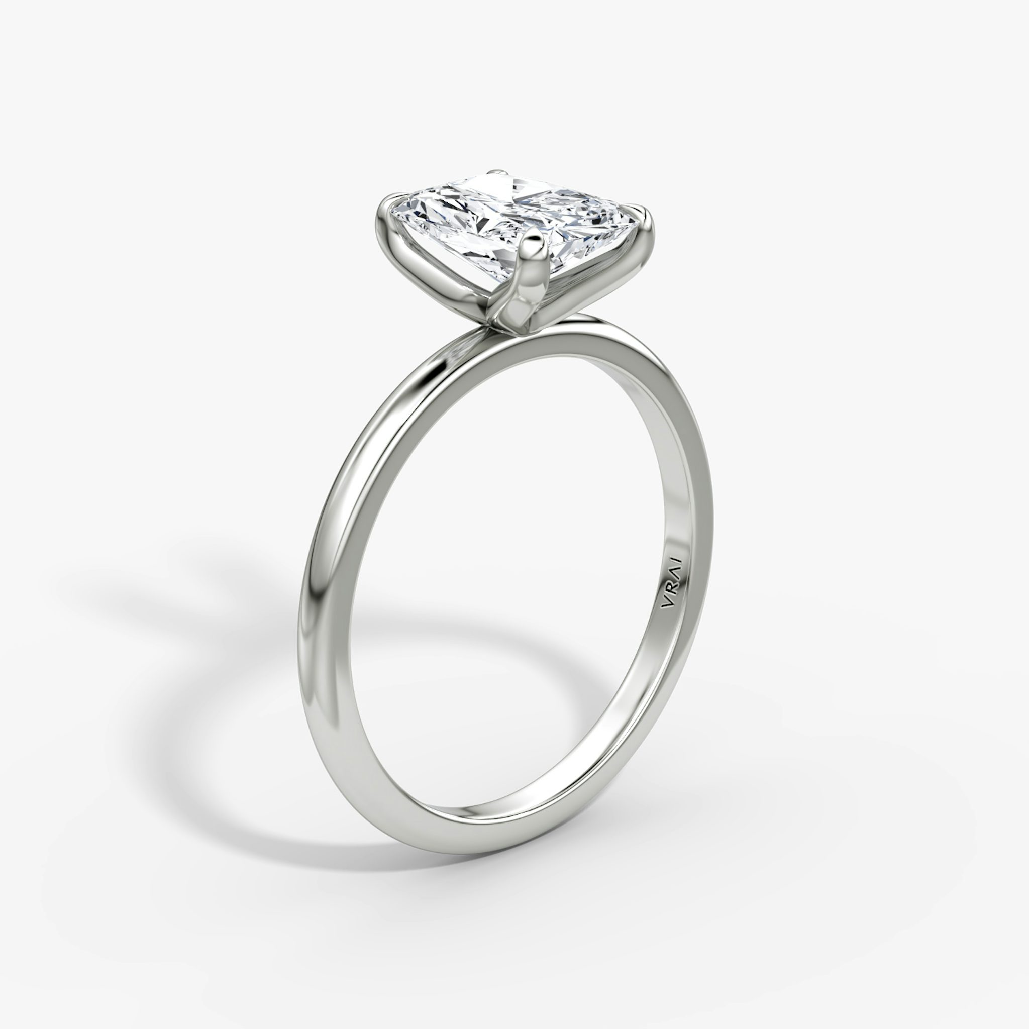 Classic | Radiant | 18k | Weißgold | bandAccent: Ohne Pavé-Besatz | bandWidth: standard | diamondOrientation: vertical | caratWeight: other