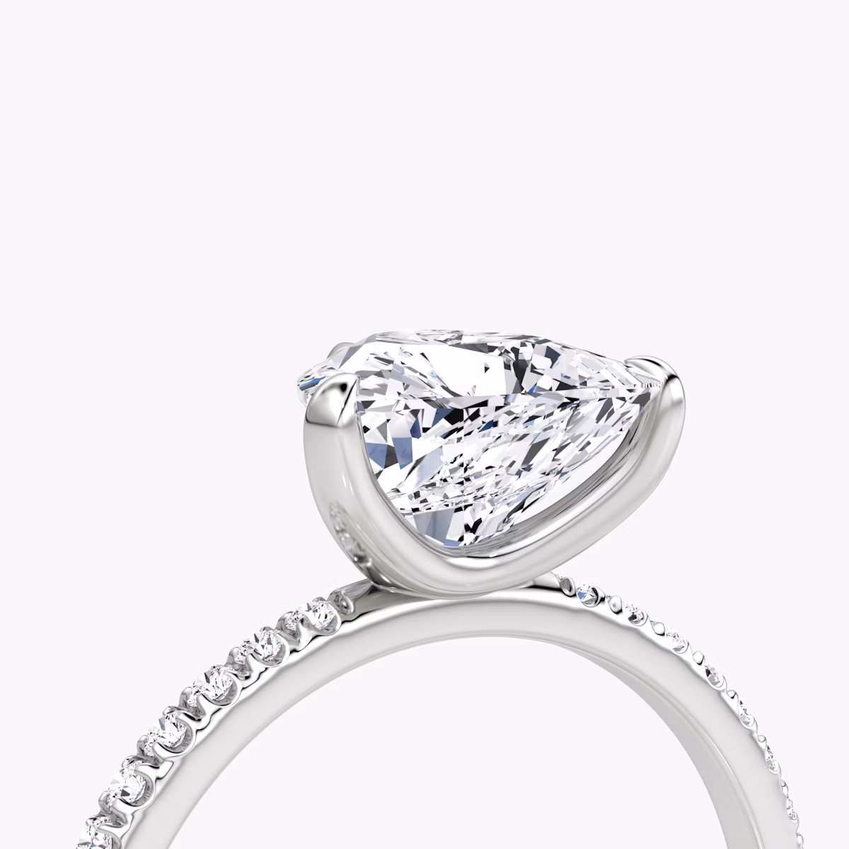 Classic | Trillant | 18k | Weißgold | bandAccent: Mit Pavé-Besatz | bandWidth: standard | diamondOrientation: vertical | caratWeight: other