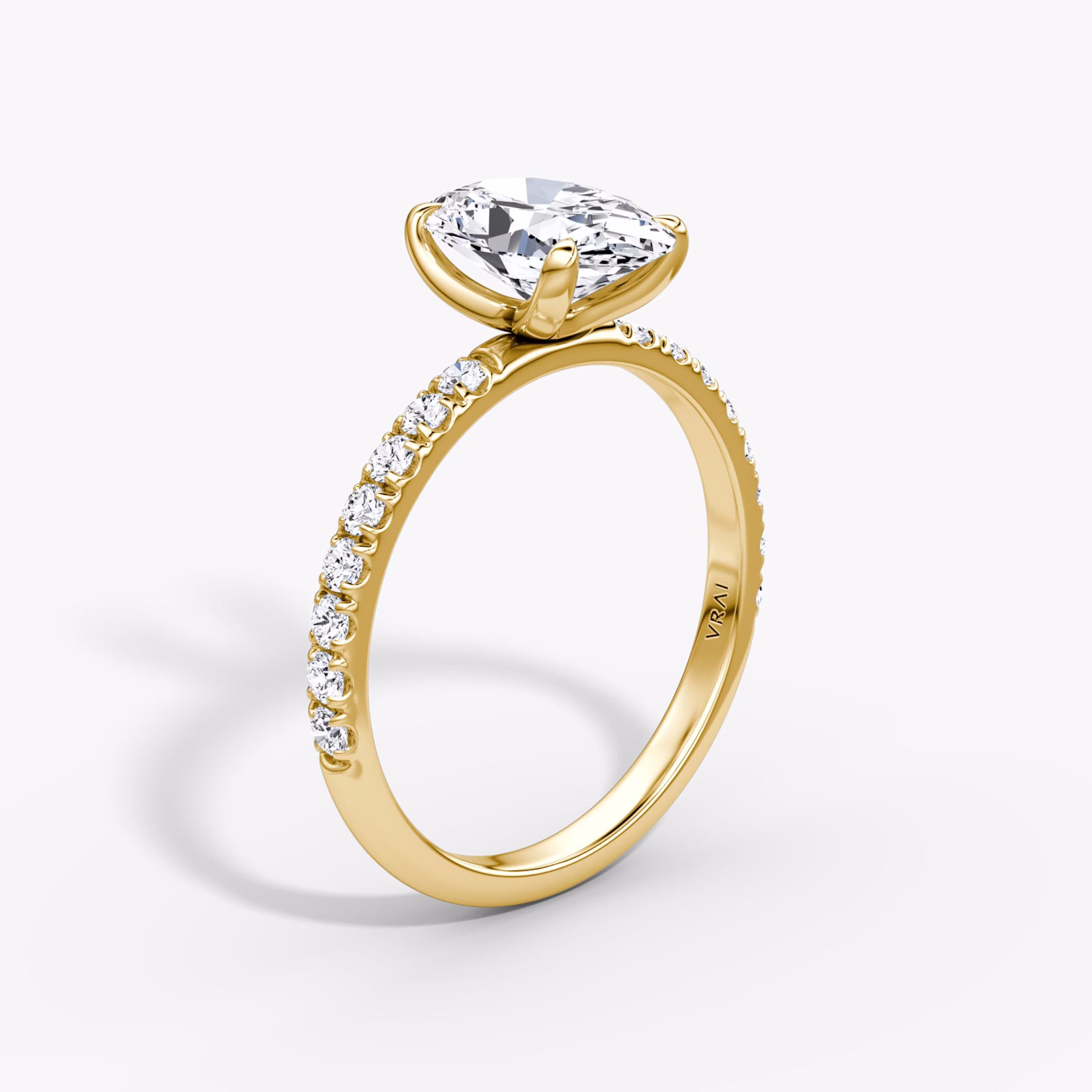 The Classic | Oval | 18k | Yellow Gold | bandAccent: Pavé | bandWidth: large | diamondOrientation: vertical | caratWeight: other