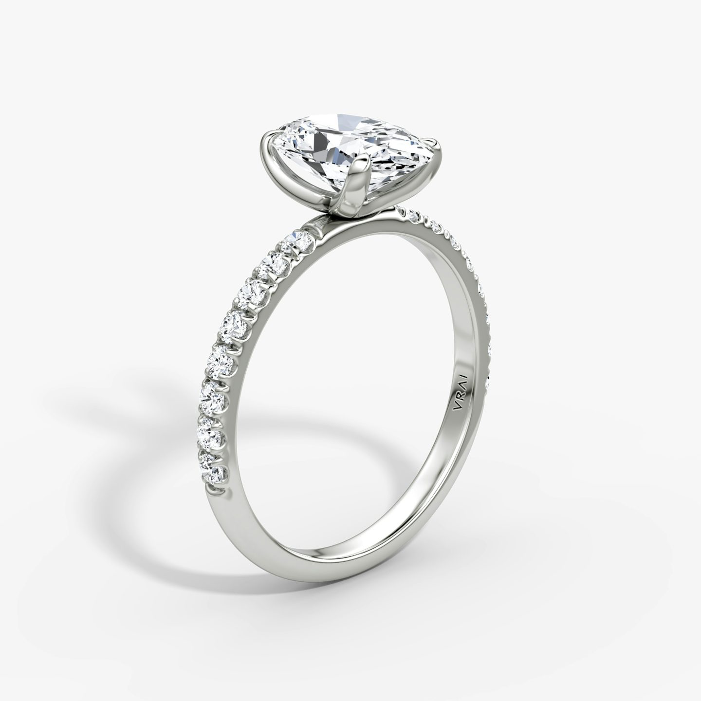 Anillo de compromiso Classic | Oval | Platino | bandAccent: Pavé | bandWidth: large | diamondOrientation: vertical | caratWeight: other