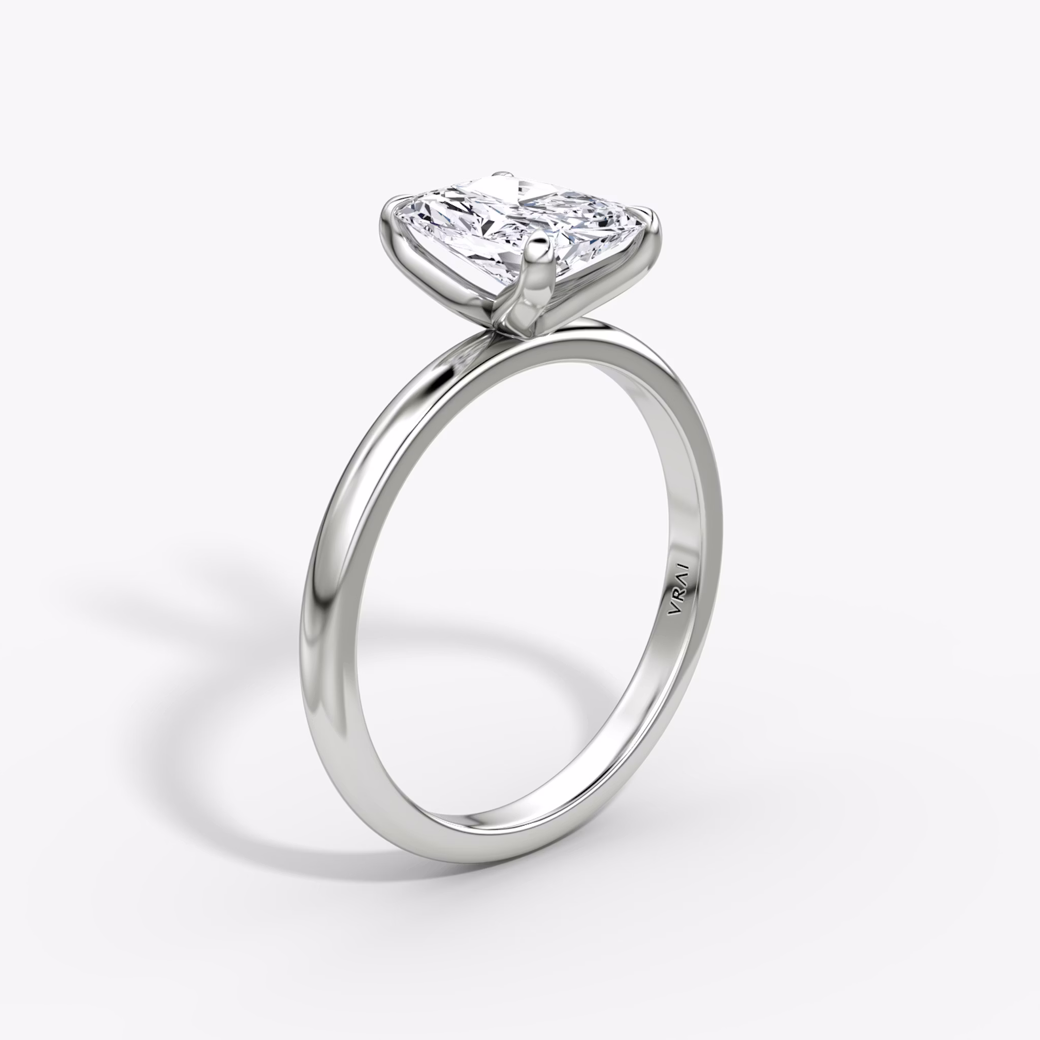 Classic | Radiant | 18k | Weißgold | bandAccent: Ohne Pavé-Besatz | bandWidth: large | diamondOrientation: vertical | caratWeight: other