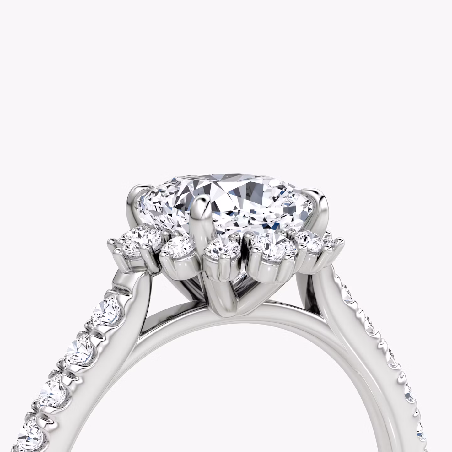 Aurora Halo | Cushion | 18k | Weißgold | bandAccent: Mit Pavé-Besatz | diamondOrientation: vertical | caratWeight: other