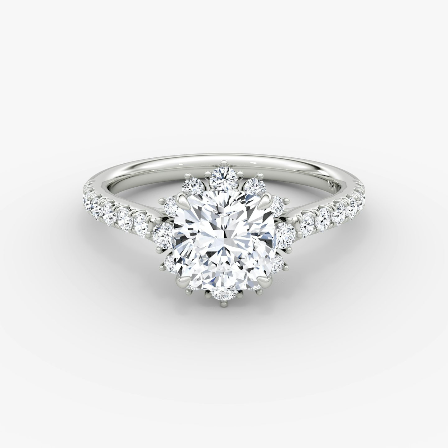 Aurora Halo | Cushion | 18k | Weißgold | bandAccent: Mit Pavé-Besatz | diamondOrientation: vertical | caratWeight: other
