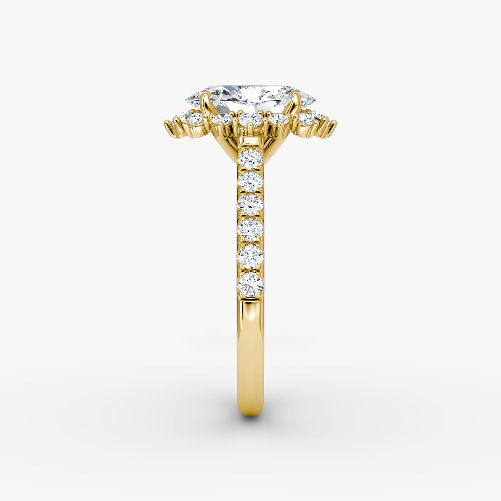 The Aurora Halo | Oval | 18k | Yellow Gold | bandAccent: Pavé | diamondOrientation: vertical | caratWeight: other