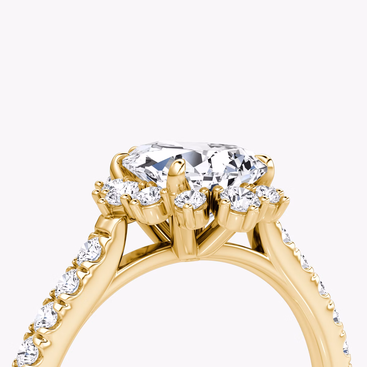 Anillo de compromiso Aurora Halo | Pera | 18k | Oro amarillo | bandAccent: Pavé | diamondOrientation: vertical | caratWeight: other