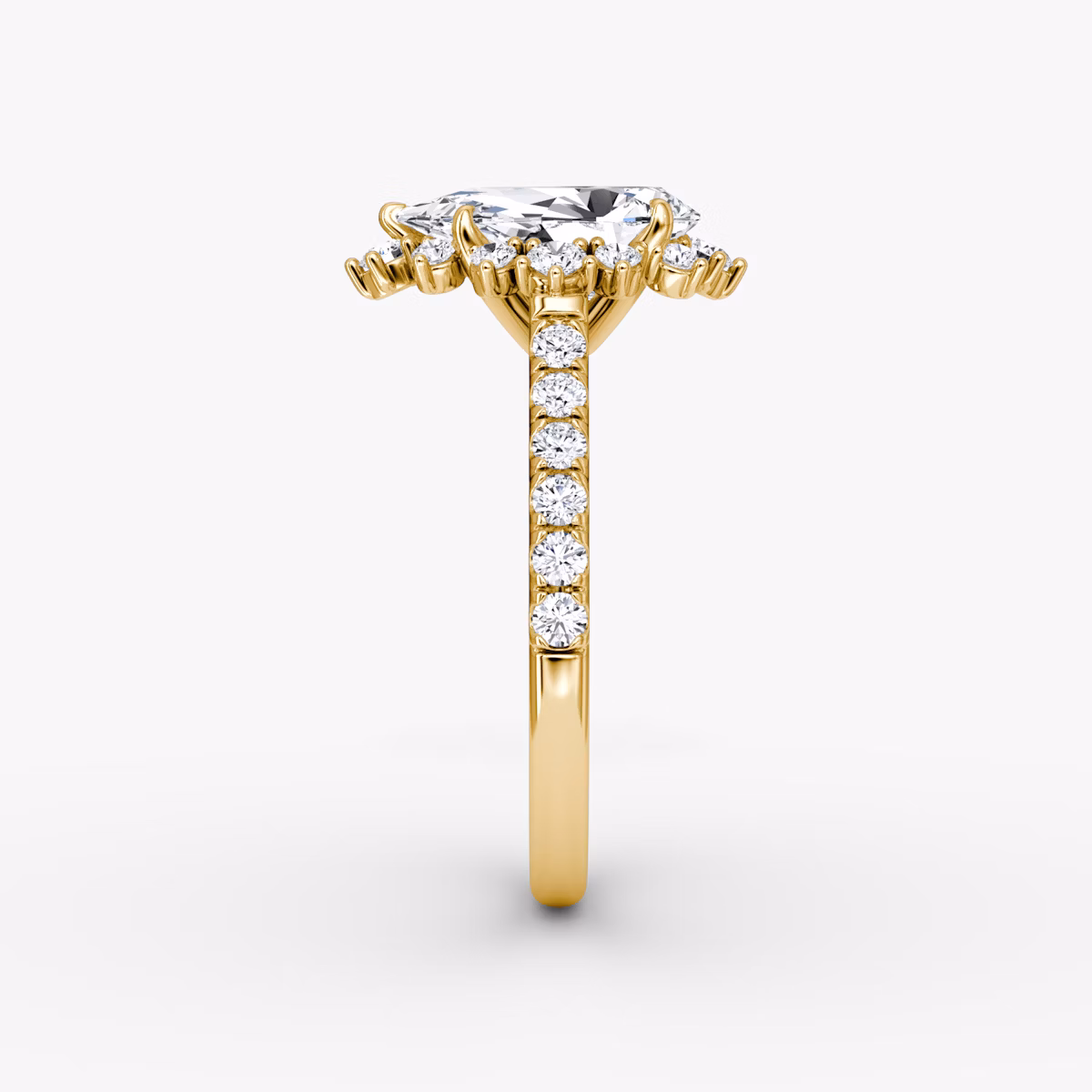 Anillo de compromiso Aurora Halo | Pera | 18k | Oro amarillo | bandAccent: Pavé | diamondOrientation: vertical | caratWeight: other