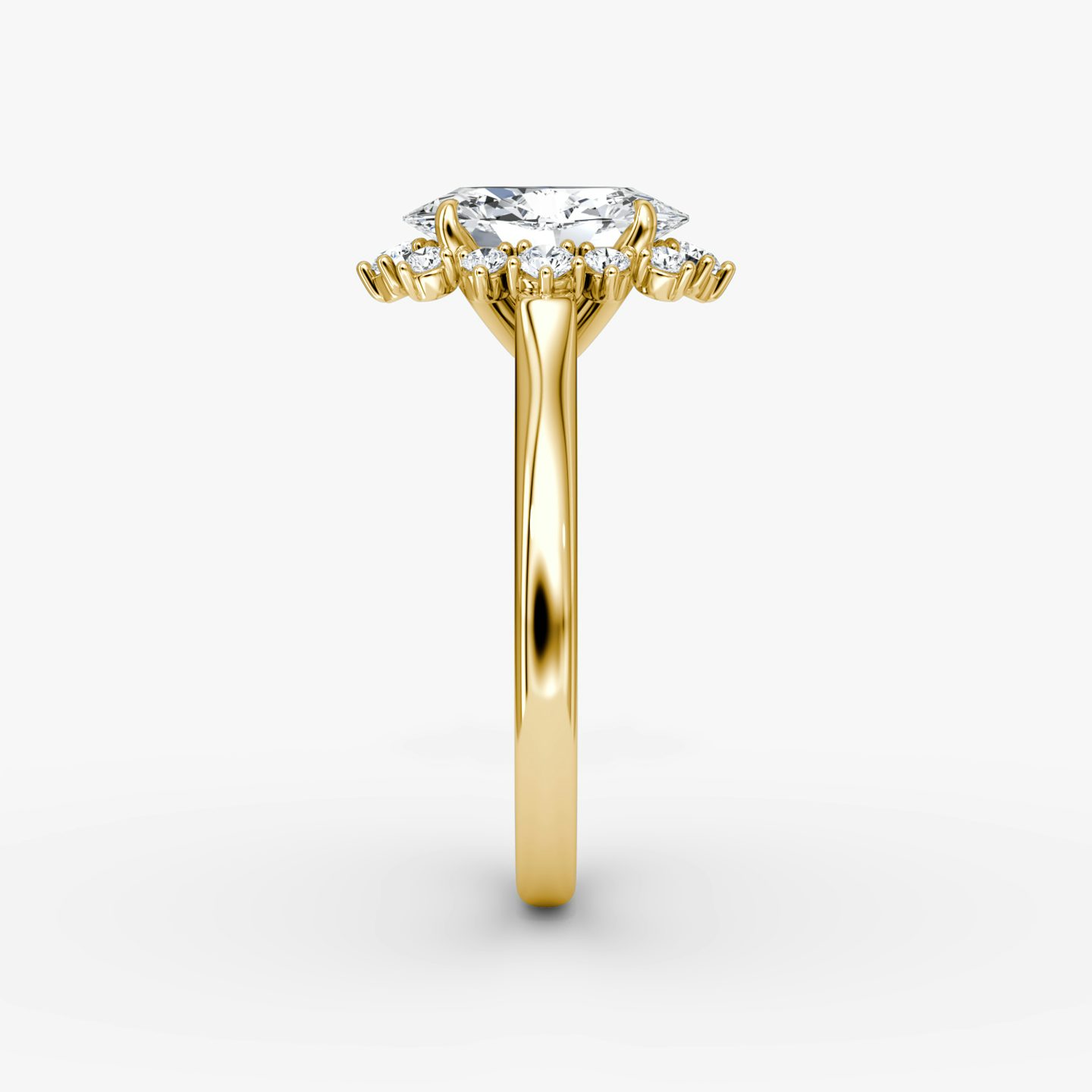 The Aurora Halo | Oval | 18k | Yellow Gold | bandAccent: Plain | diamondOrientation: vertical | caratWeight: other