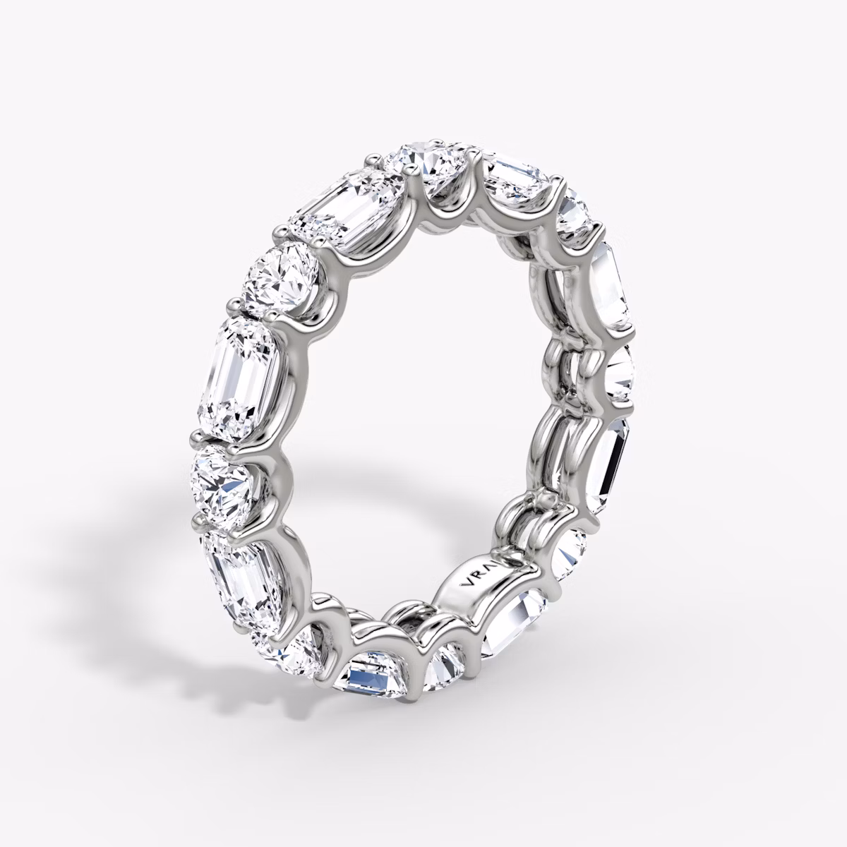 Alternating Shapes Eternity Ring | Rund und Emerald | 18k | Weißgold