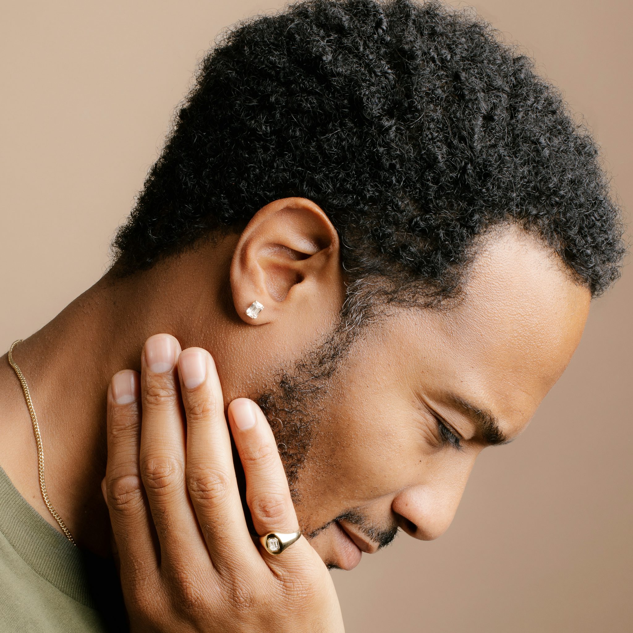 VRAI Solitaire Stud | Emerald | 14k | Yellow Gold | diamondColor: near-colorless | caratWeight: 2ct