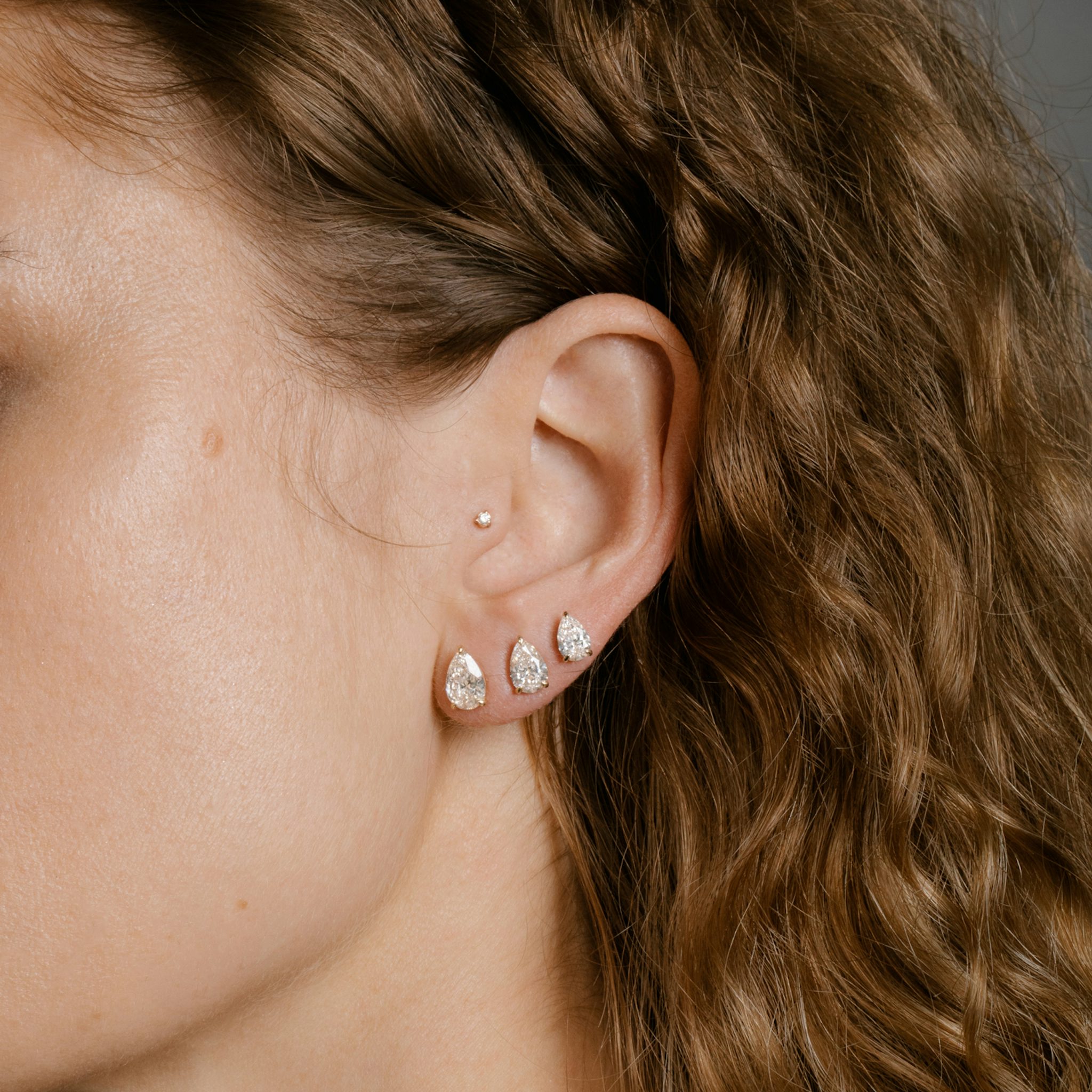 VRAI Solitaire Stud | Pear | 14k | Yellow Gold | diamondColor: near-colorless | caratWeight: 0.25ct