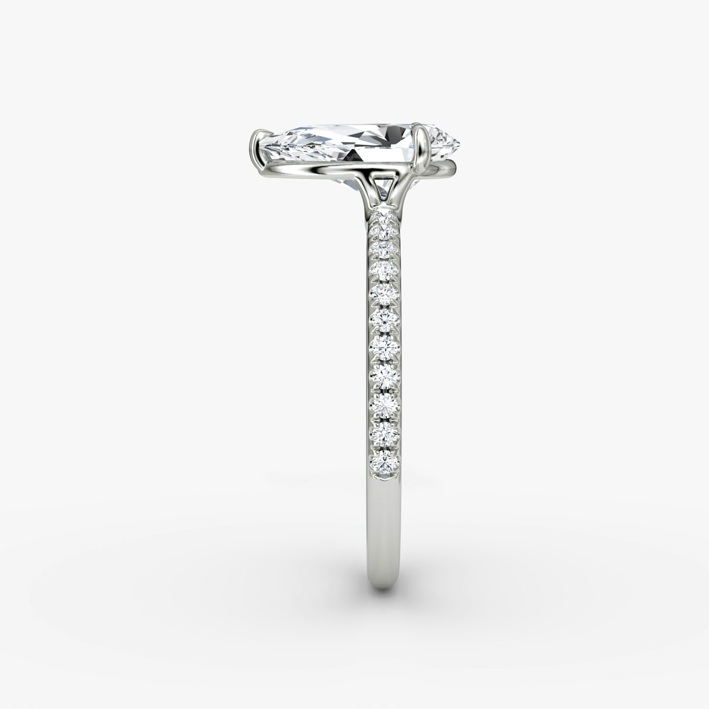 Signature | Tropfen | 18k | Weißgold | bandAccent: Mit Pavé-Besatz | bandWidth: standard | hiddenHalo: no | diamondOrientation: vertical | caratWeight: other