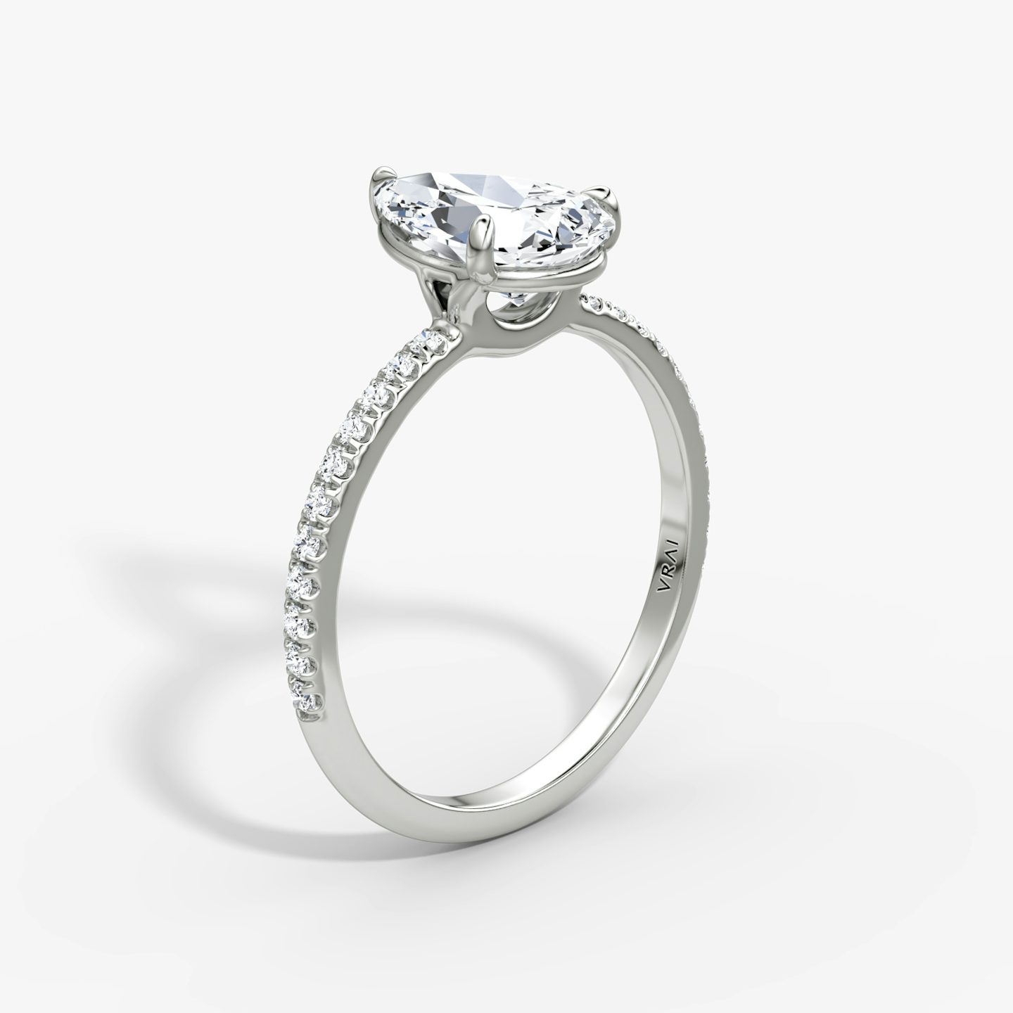 Signature | Tropfen | 18k | Weißgold | bandAccent: Mit Pavé-Besatz | bandWidth: standard | hiddenHalo: no | diamondOrientation: vertical | caratWeight: other