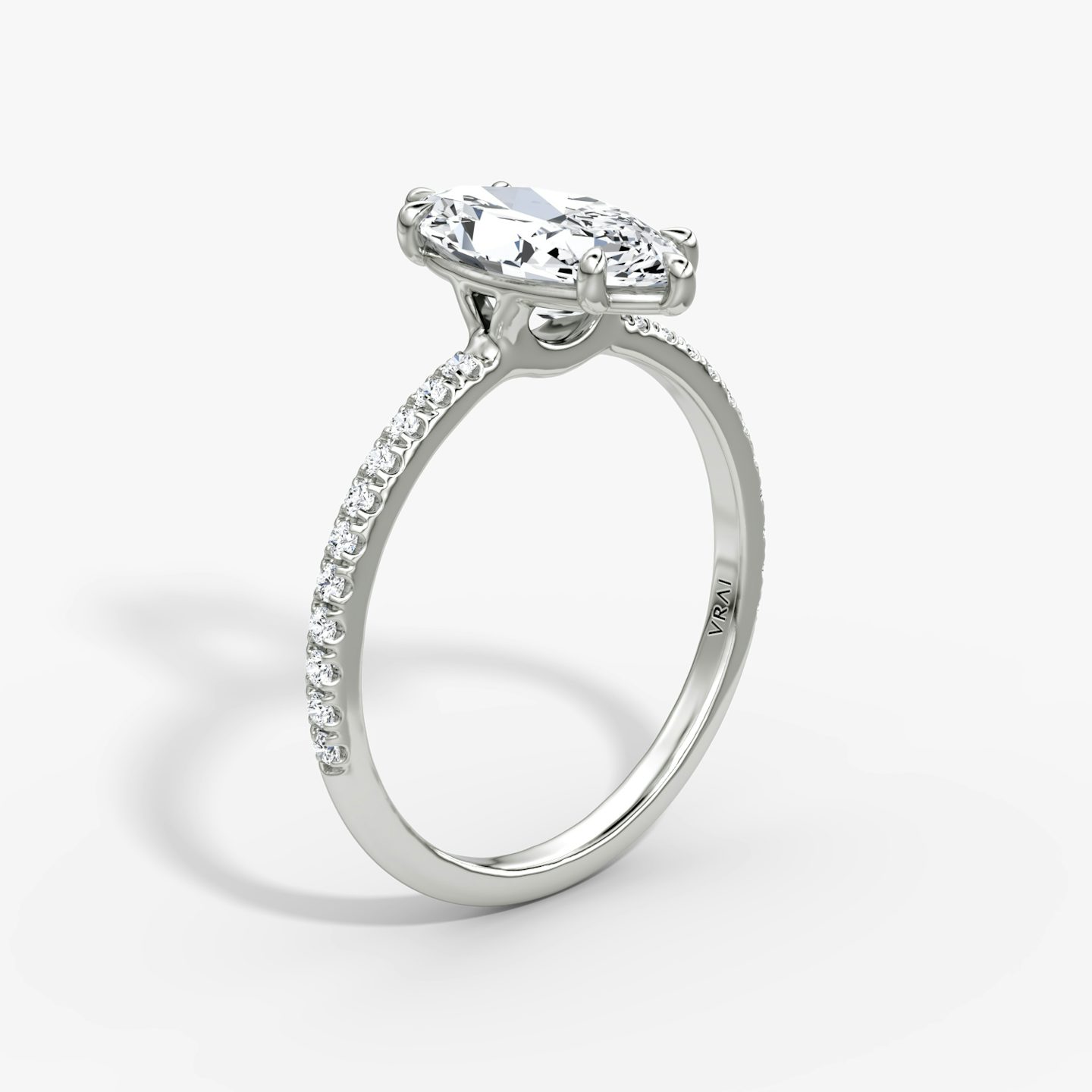 Signature | Marquise | 18k | Weißgold | bandAccent: Mit Pavé-Besatz | bandWidth: standard | hiddenHalo: no | diamondOrientation: vertical | caratWeight: other