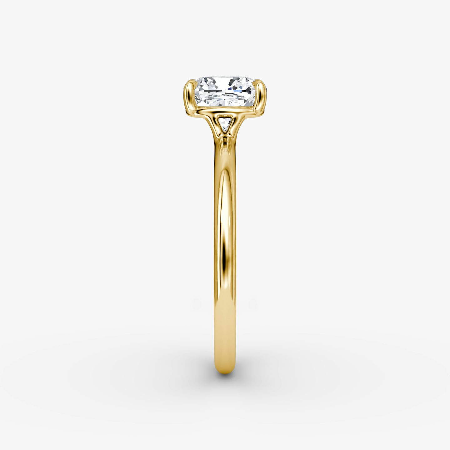 Anillo de compromiso Signature | Cojín | 18k | Oro amarillo | bandAccent: Simple | bandWidth: standard | hiddenHalo: no | diamondOrientation: horizontal | caratWeight: other