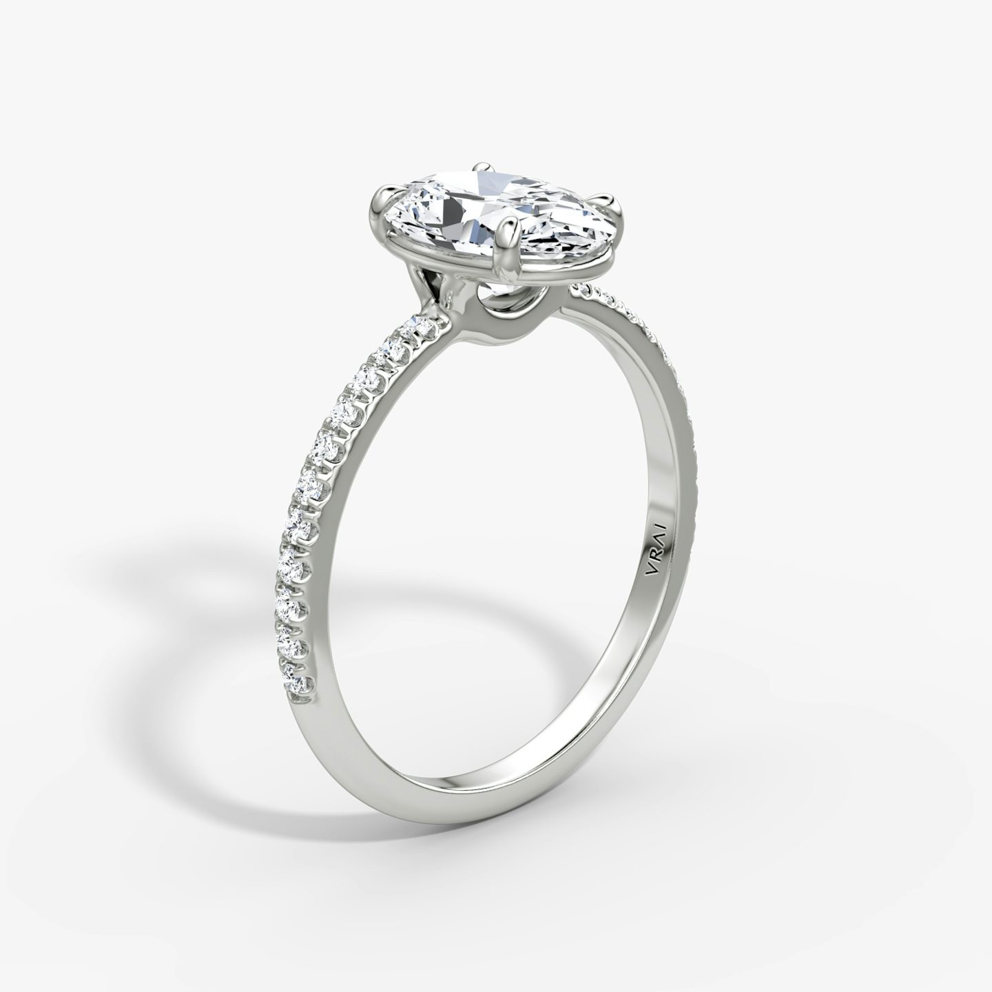 Anillo de compromiso Signature | Oval | Platino | bandAccent: Pavé | bandWidth: standard | hiddenHalo: no | diamondOrientation: vertical | caratWeight: other