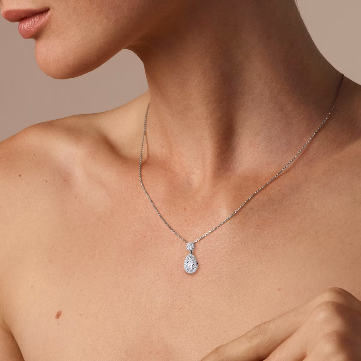 Signature Pear Drop Halo Necklace | Round Brilliant | 14k | White Gold | chainLength: 16-18