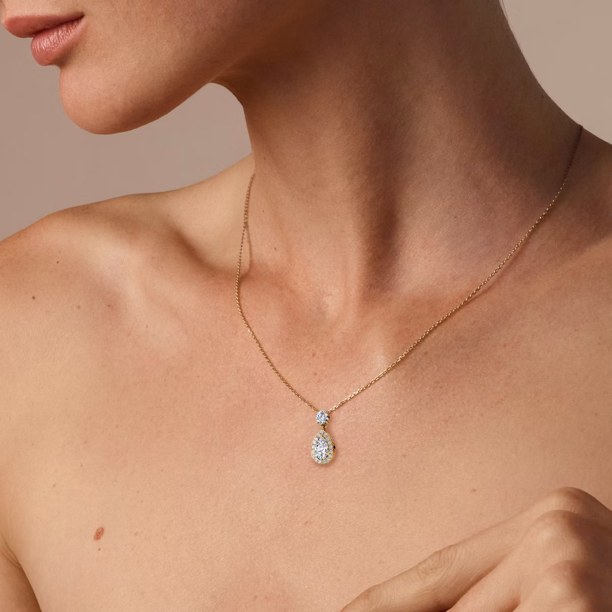 Signature Pear Drop Halo Necklace | Round Brilliant | 14k | Yellow Gold | chainLength: 16-18