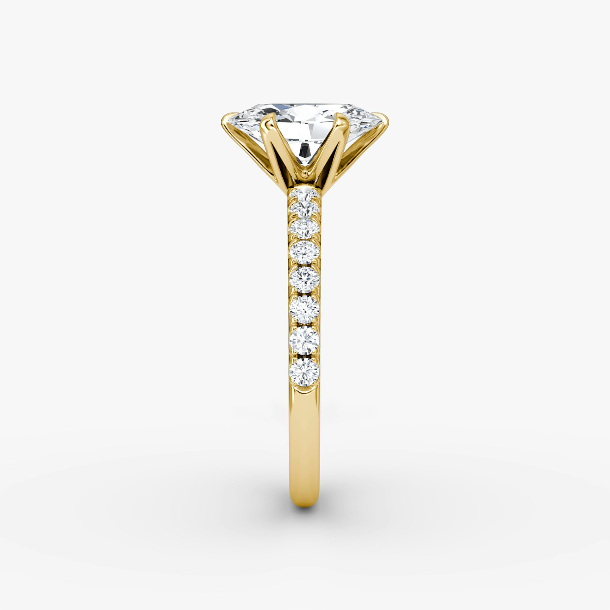 The V | Oval | 18k | Yellow Gold | bandAccent: Pavé | diamondOrientation: vertical | caratWeight: other