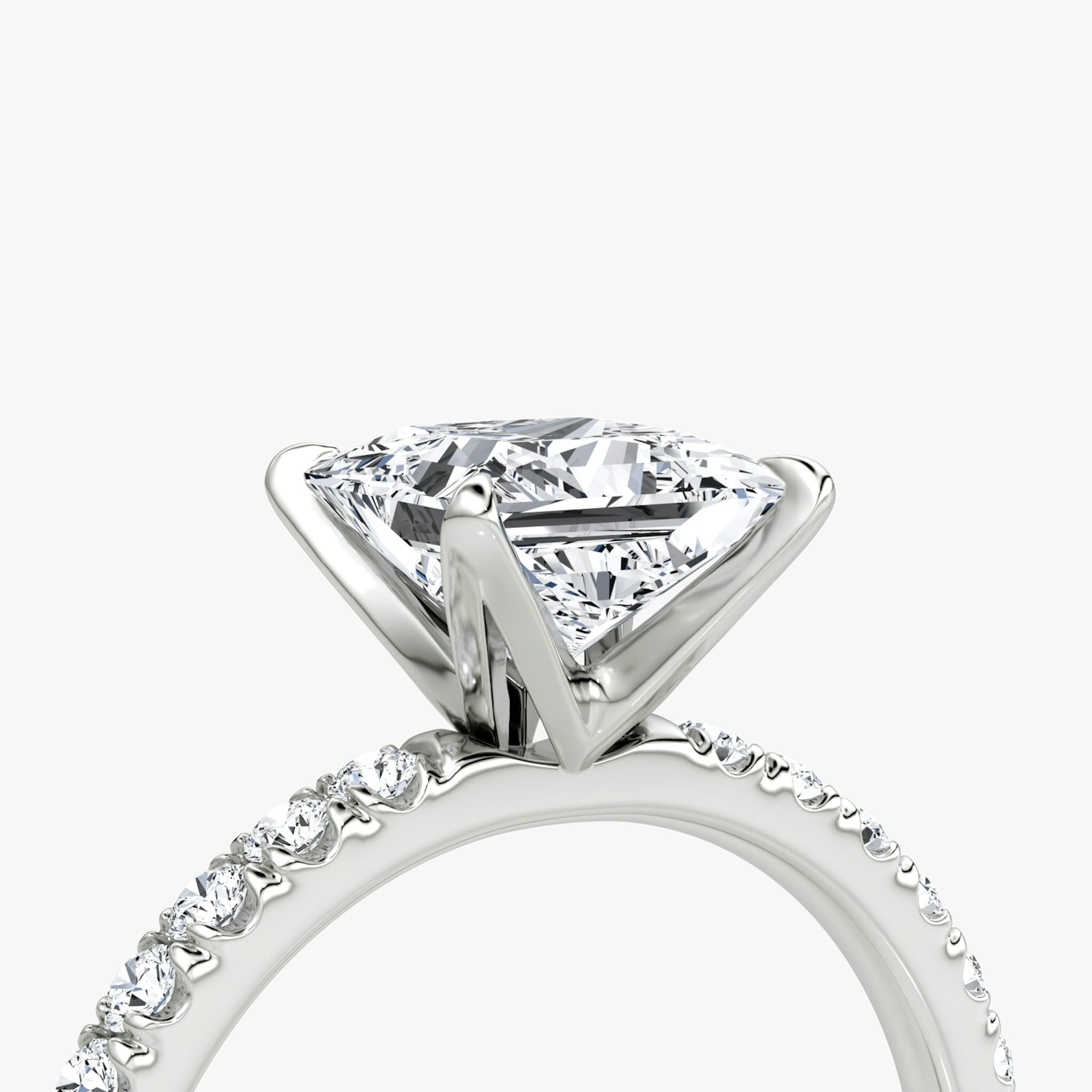 V | Princesa | Platino | bandAccent: Pavé | diamondOrientation: vertical | caratWeight: other