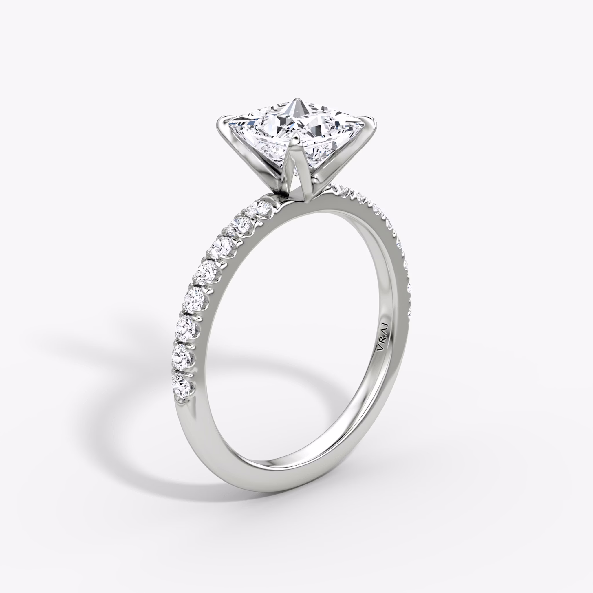 V | Princesa | Platino | bandAccent: Pavé | diamondOrientation: vertical | caratWeight: other
