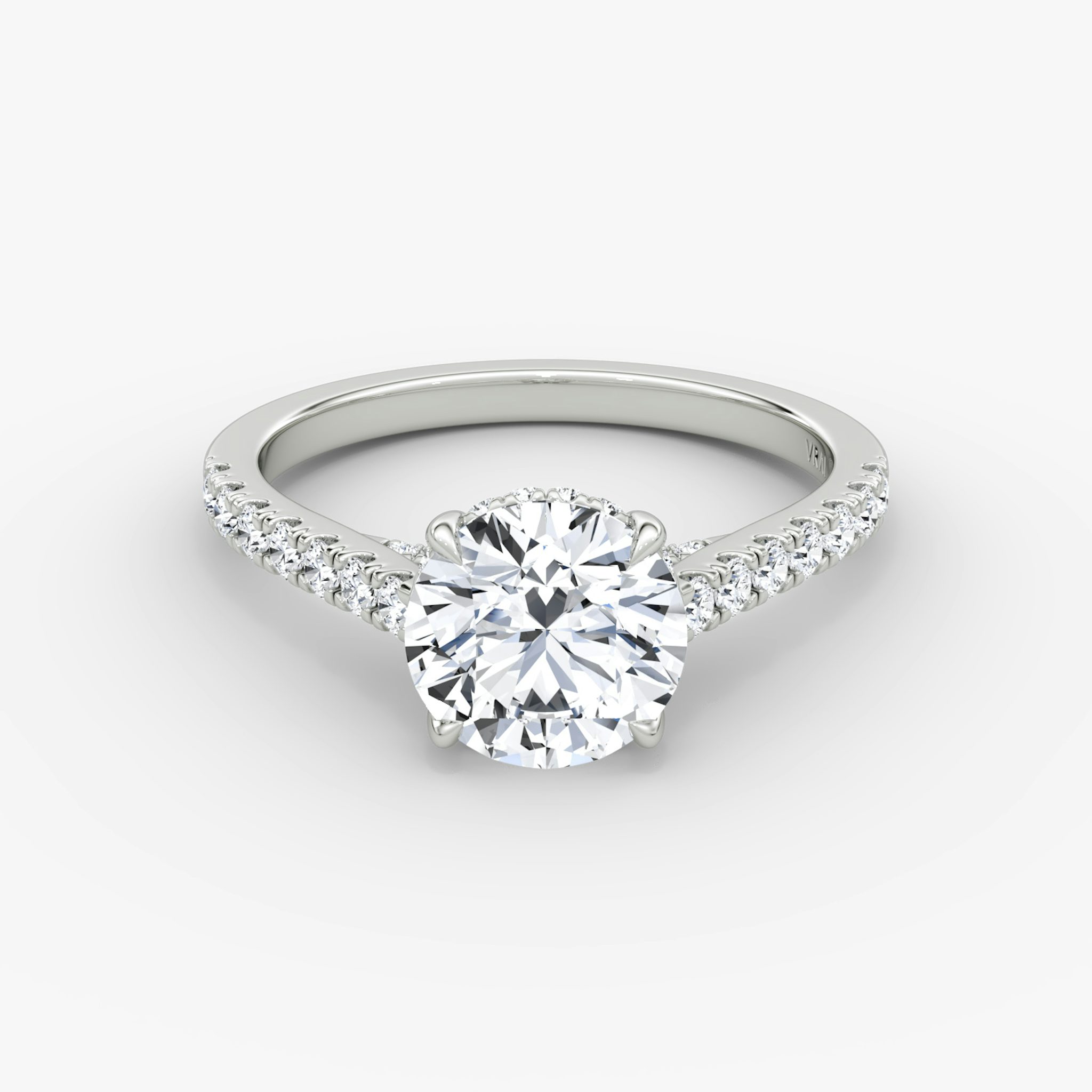 Pavé Bridge | Rund | Platin | bandAccent: Mit Pavé-Besatz | caratWeight: 1.5ct | diamondOrientation: vertical
