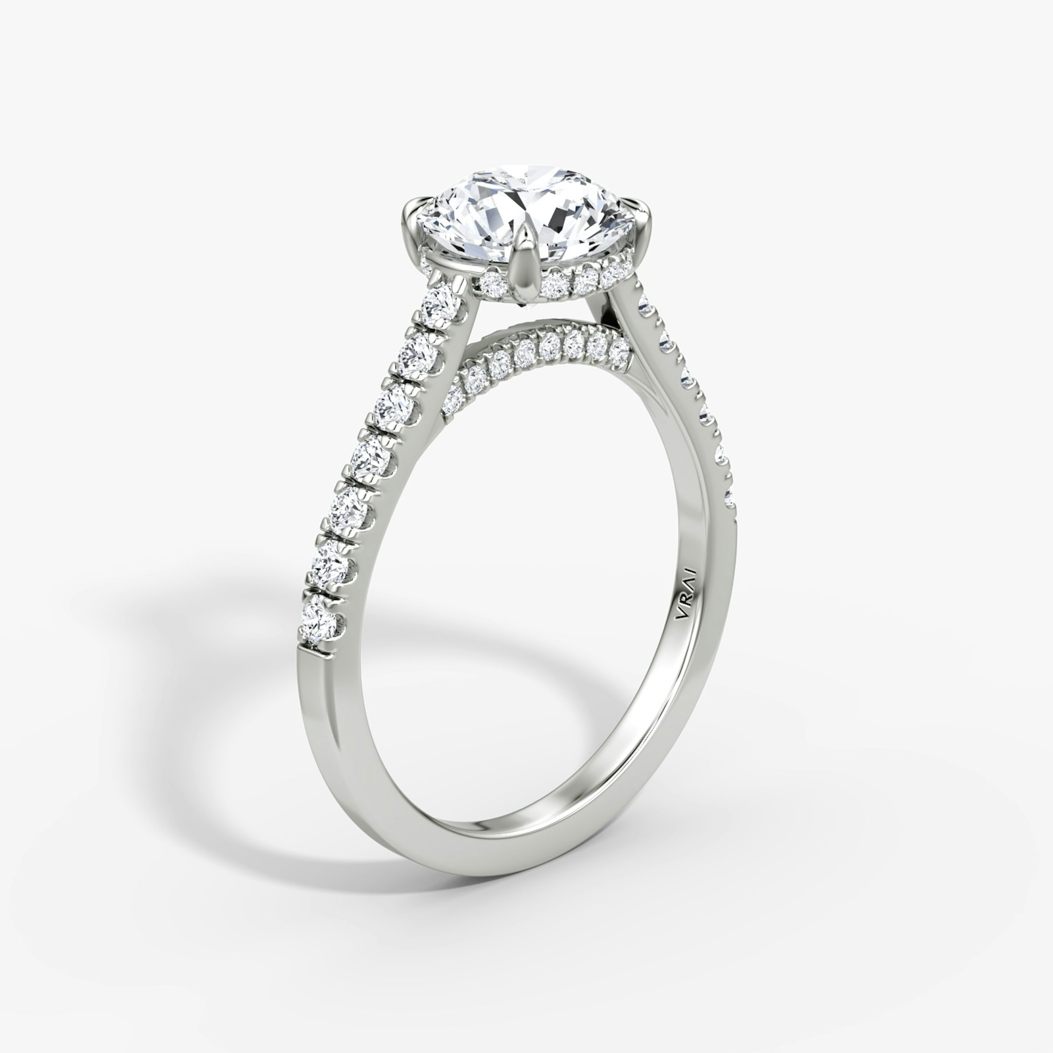Pavé Bridge | Rund | Platin | bandAccent: Mit Pavé-Besatz | caratWeight: 1.5ct | diamondOrientation: vertical