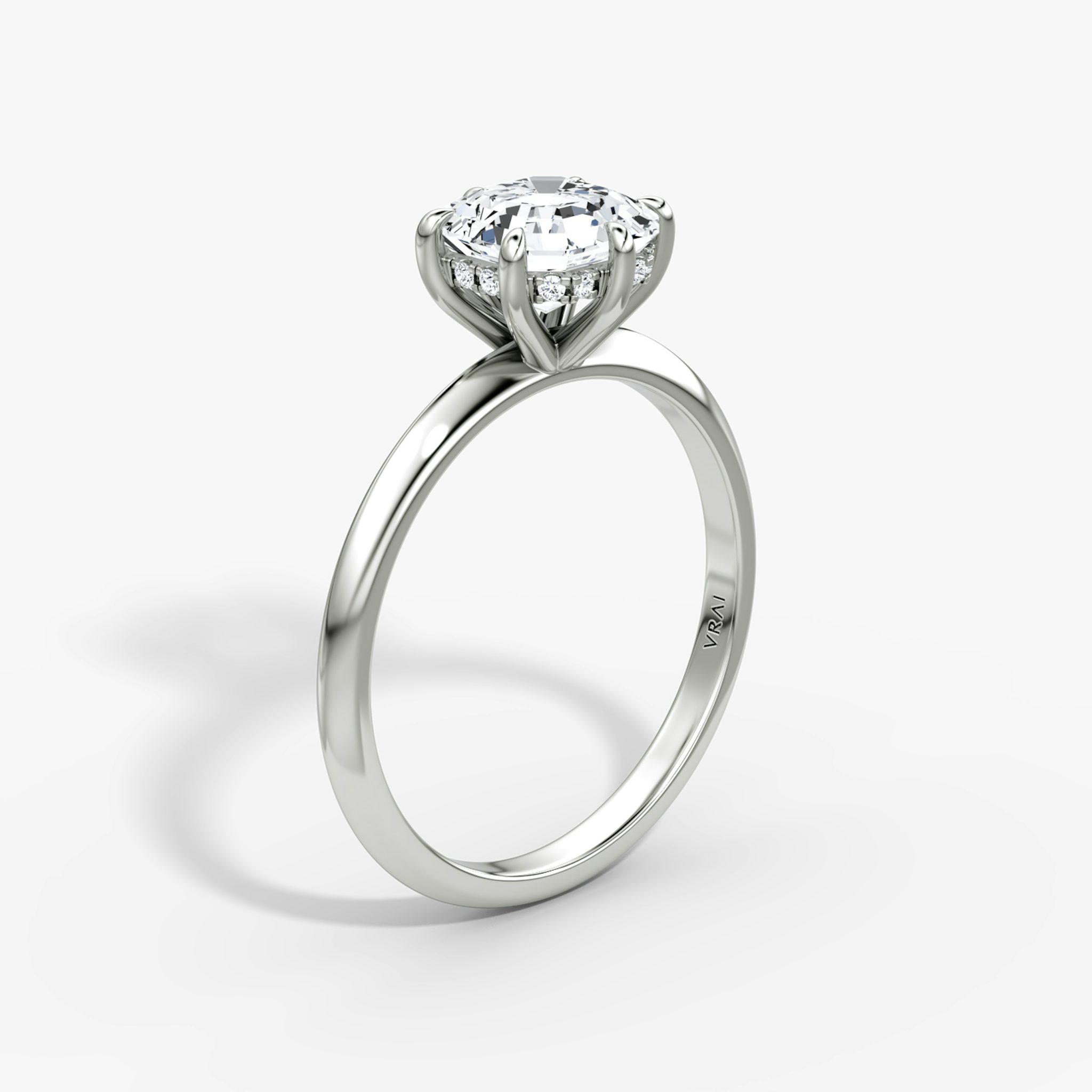 Anillo de compromiso Knife-Edge | Asscher | 18k | Oro blanco | bandAccent: Simple | hiddenHalo: yes | diamondOrientation: vertical | caratWeight: other