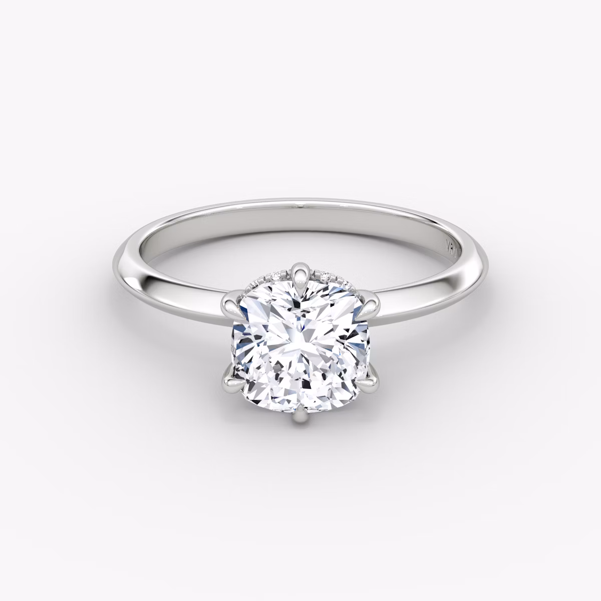 Anillo de compromiso Knife-Edge | Cojín | 18k | Oro blanco | bandAccent: Simple | hiddenHalo: yes | diamondOrientation: vertical | caratWeight: other