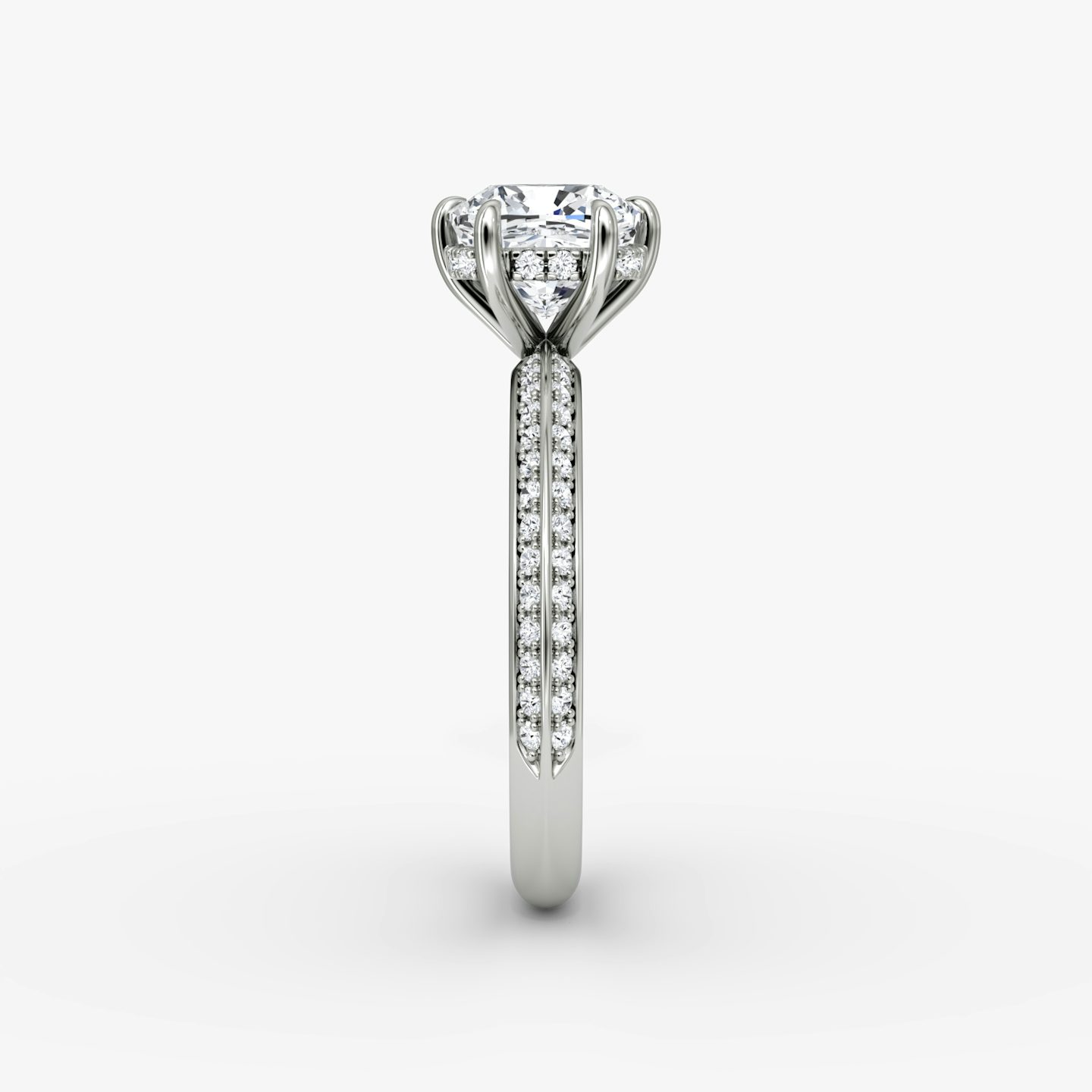 undefined | Coussin | 18k | Or blanc | bandAccent: Pavé | hiddenHalo: yes | diamondOrientation: vertical | caratWeight: other