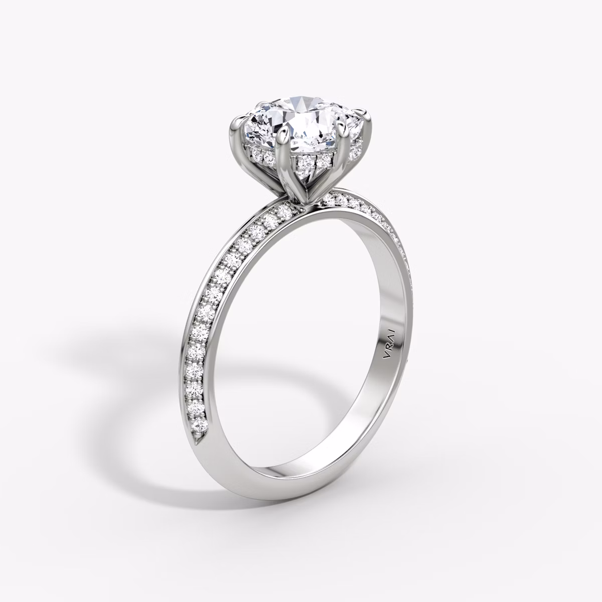 Knife-Edge | Cushion | 18k | Weißgold | bandAccent: Mit Pavé-Besatz | hiddenHalo: yes | diamondOrientation: vertical | caratWeight: other