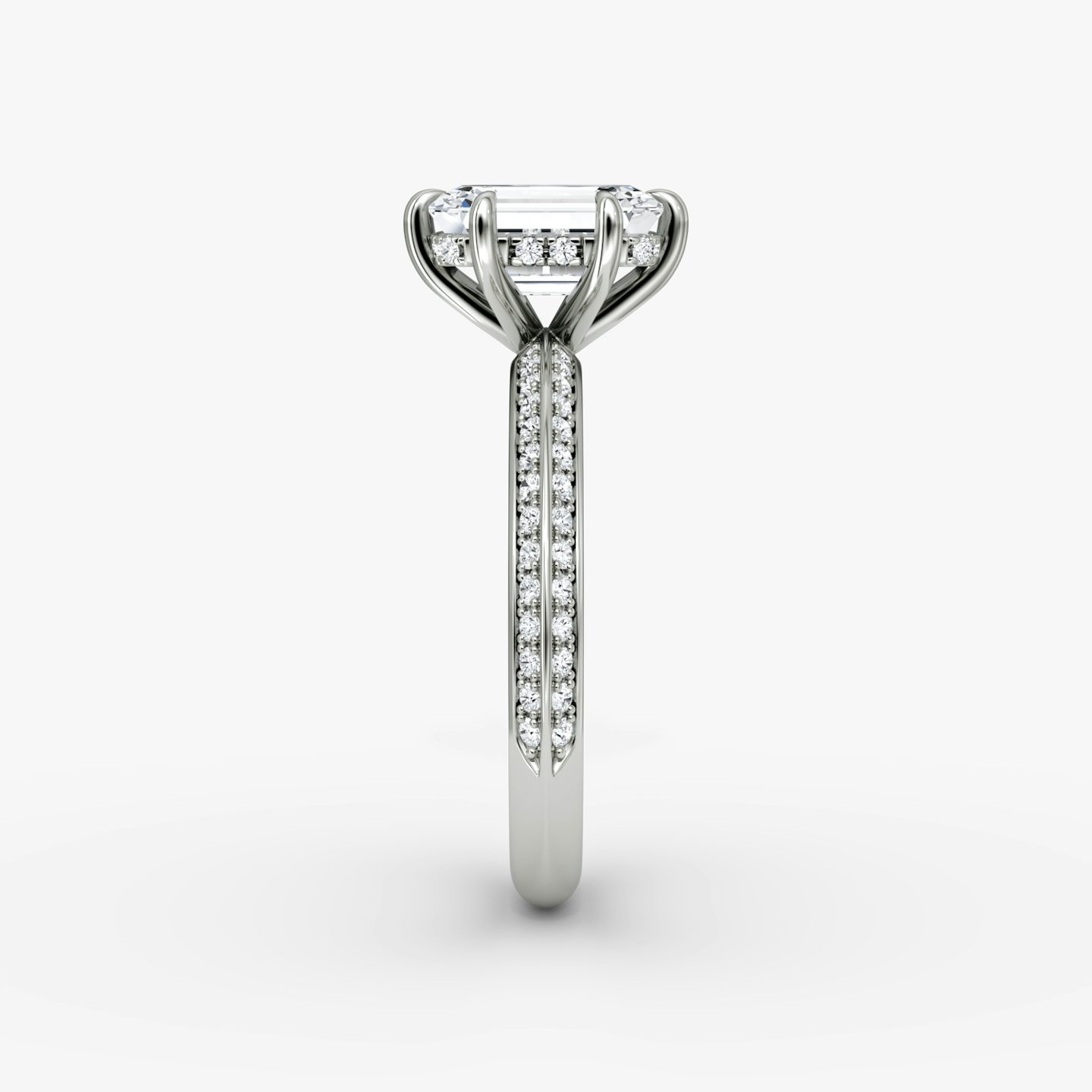 Knife-Edge | Emerald | Platin | bandAccent: Mit Pavé-Besatz | hiddenHalo: yes | diamondOrientation: vertical | caratWeight: other