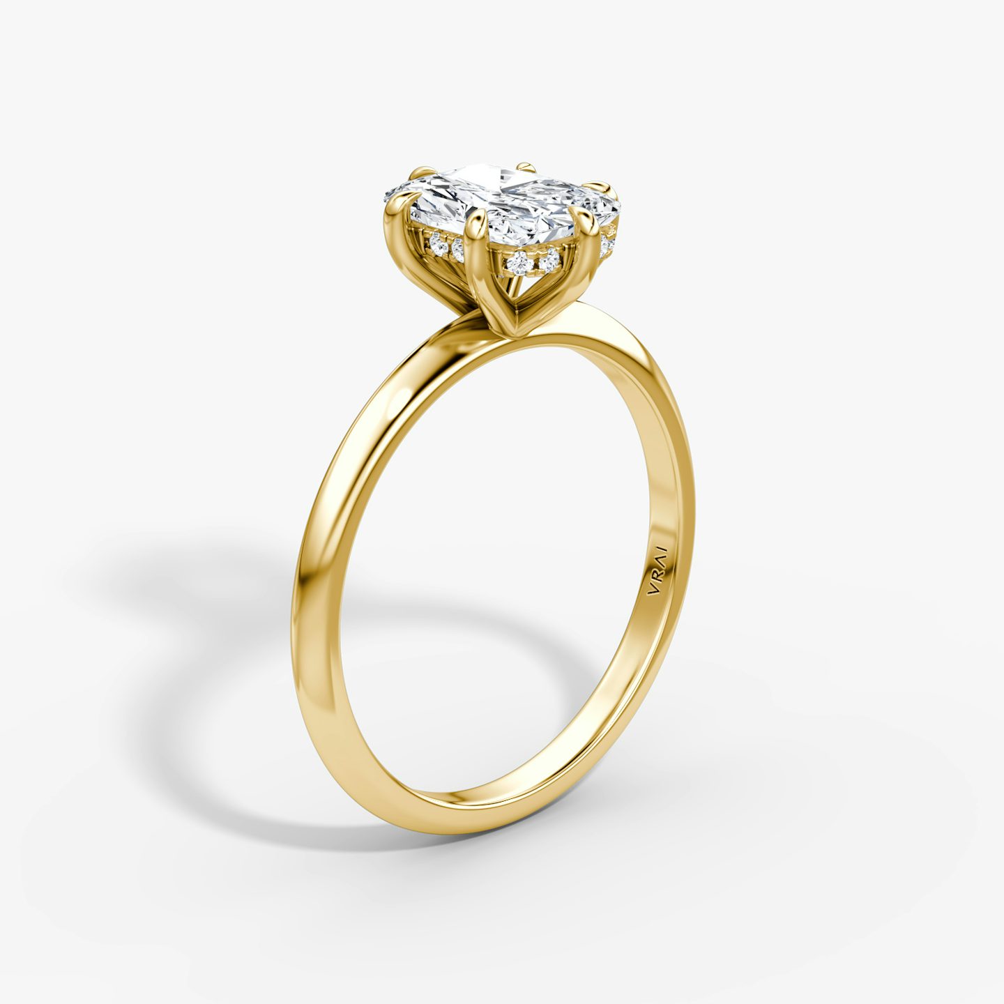 Knife-Edge | Radiant | 18k | Gelbgold | bandAccent: Ohne Pavé-Besatz | hiddenHalo: yes | diamondOrientation: vertical | caratWeight: other