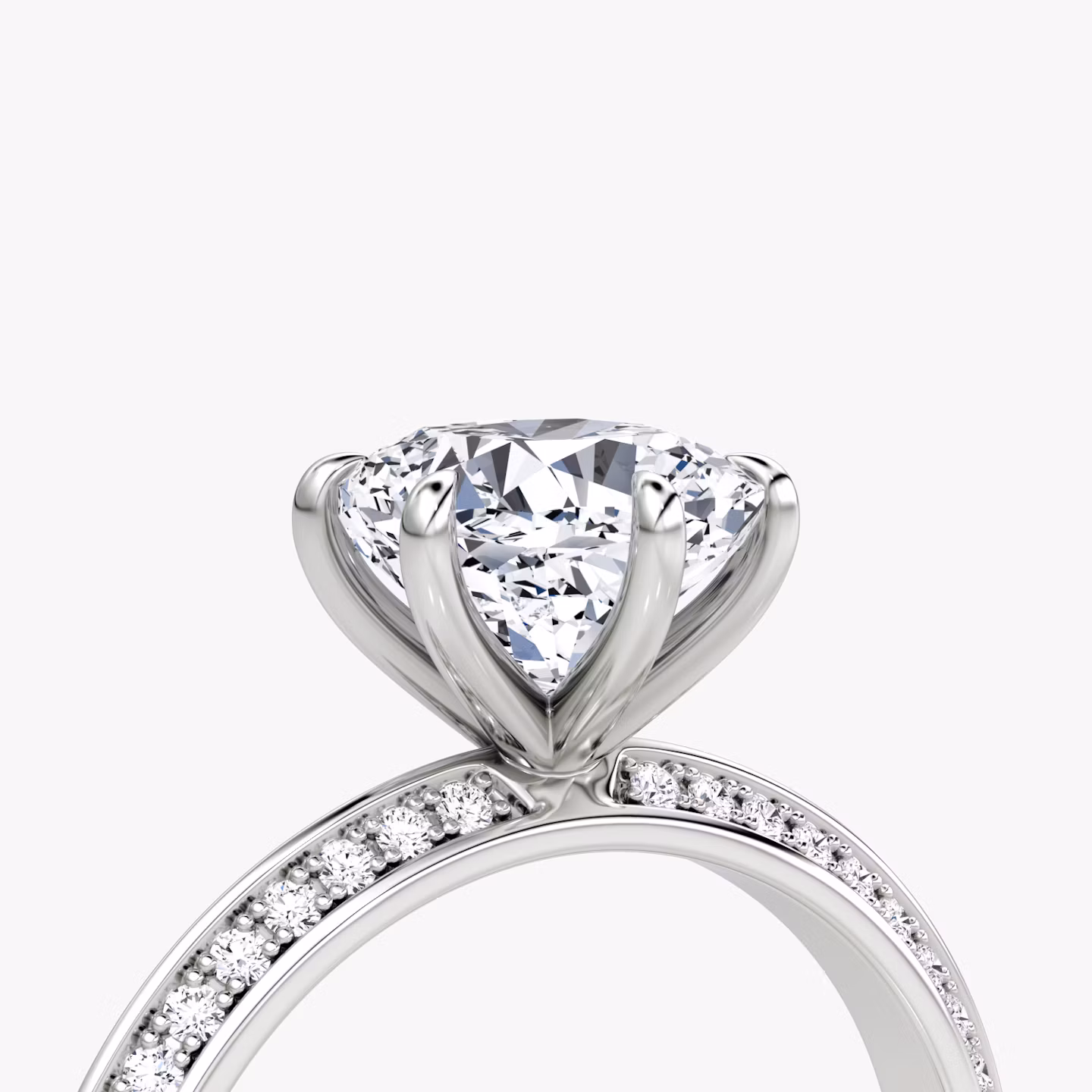 Anillo de compromiso Knife-Edge | Cojín | 18k | Oro blanco | bandAccent: Pavé | hiddenHalo: no | diamondOrientation: vertical | caratWeight: other