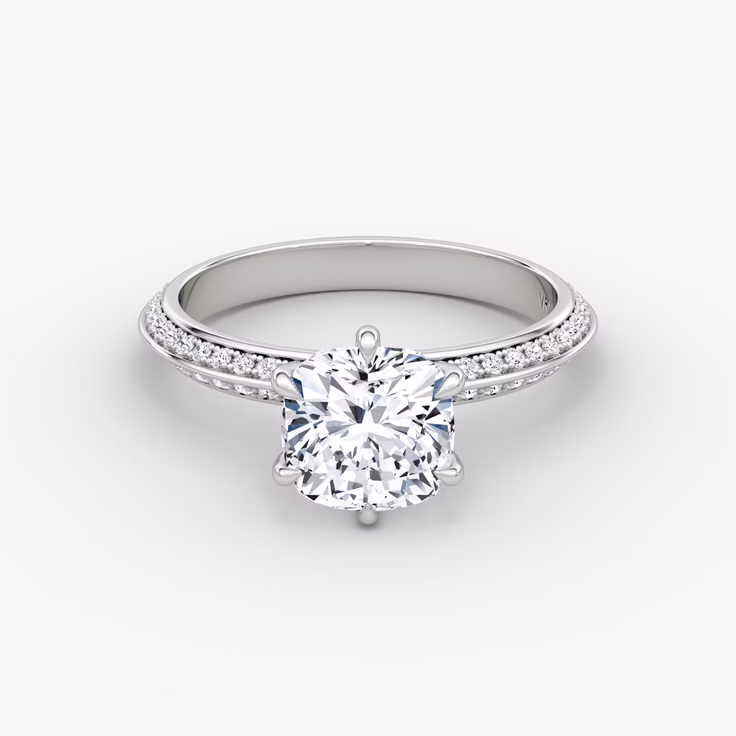 Anillo de compromiso Knife-Edge | Cojín | 18k | Oro blanco | bandAccent: Pavé | hiddenHalo: no | diamondOrientation: vertical | caratWeight: other