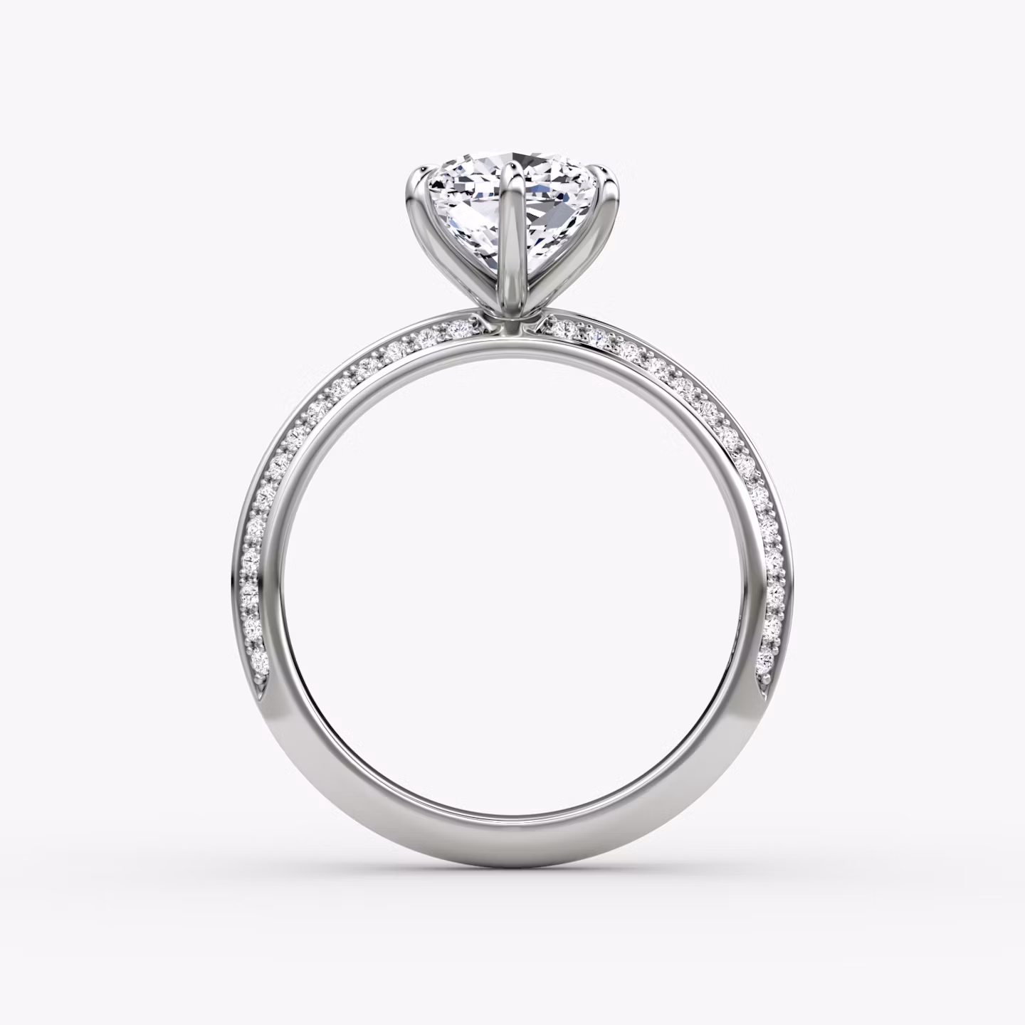 Anillo de compromiso Knife-Edge | Cojín | 18k | Oro blanco | bandAccent: Pavé | hiddenHalo: no | diamondOrientation: vertical | caratWeight: other