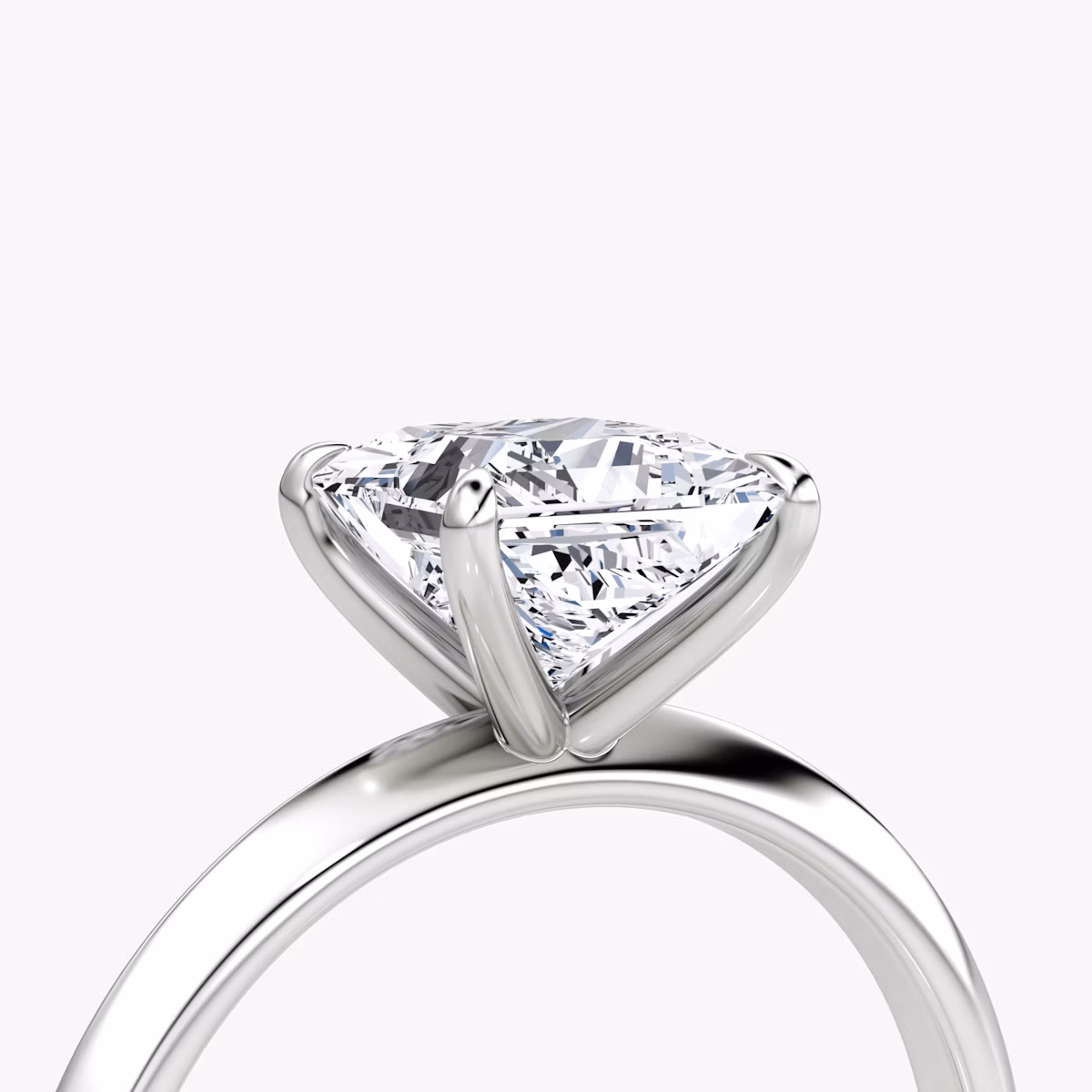 Anillo de compromiso Knife-Edge | Princesa | 18k | Oro blanco | bandAccent: Simple | hiddenHalo: no | diamondOrientation: vertical | caratWeight: other