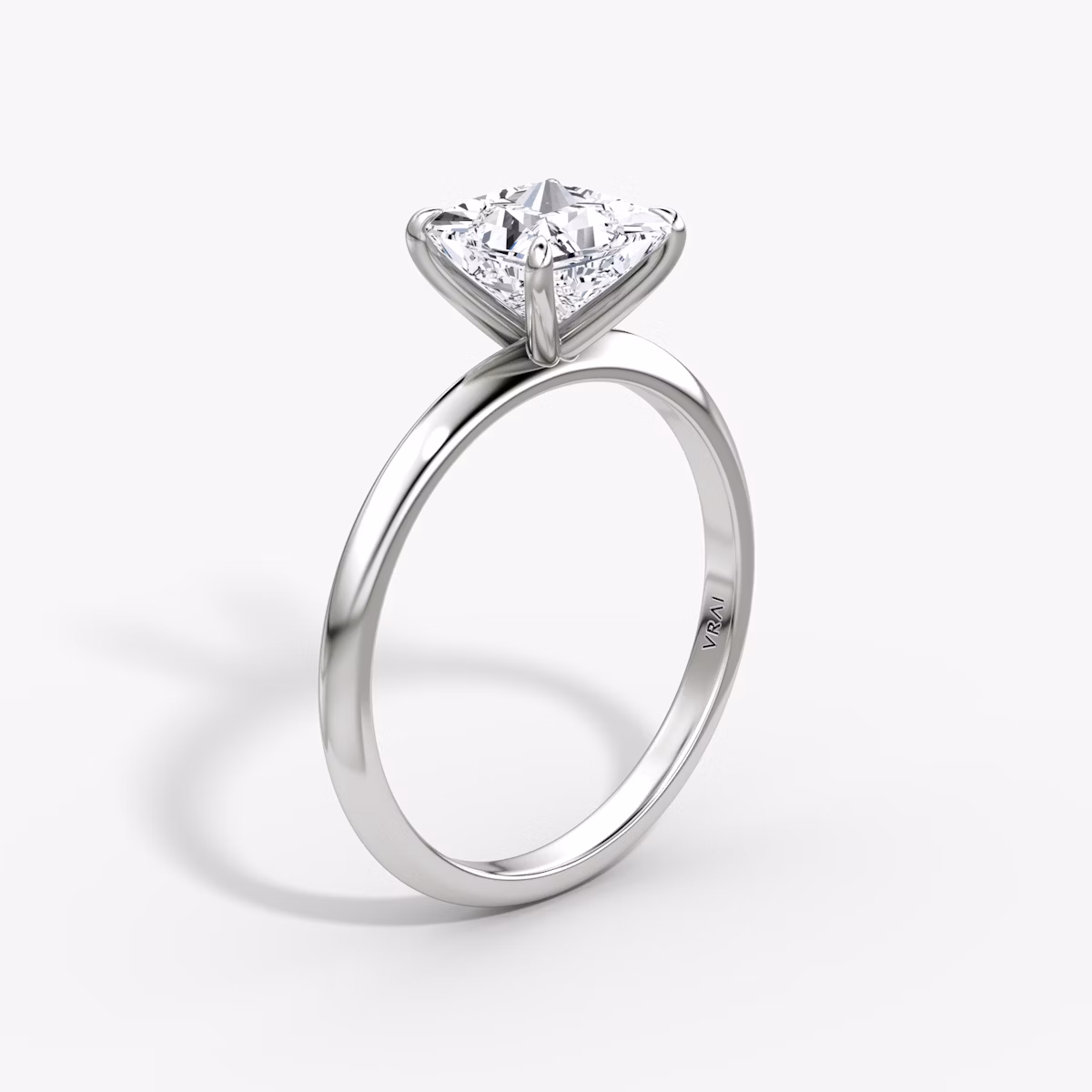 Anillo de compromiso Knife-Edge | Princesa | 18k | Oro blanco | bandAccent: Simple | hiddenHalo: no | diamondOrientation: vertical | caratWeight: other