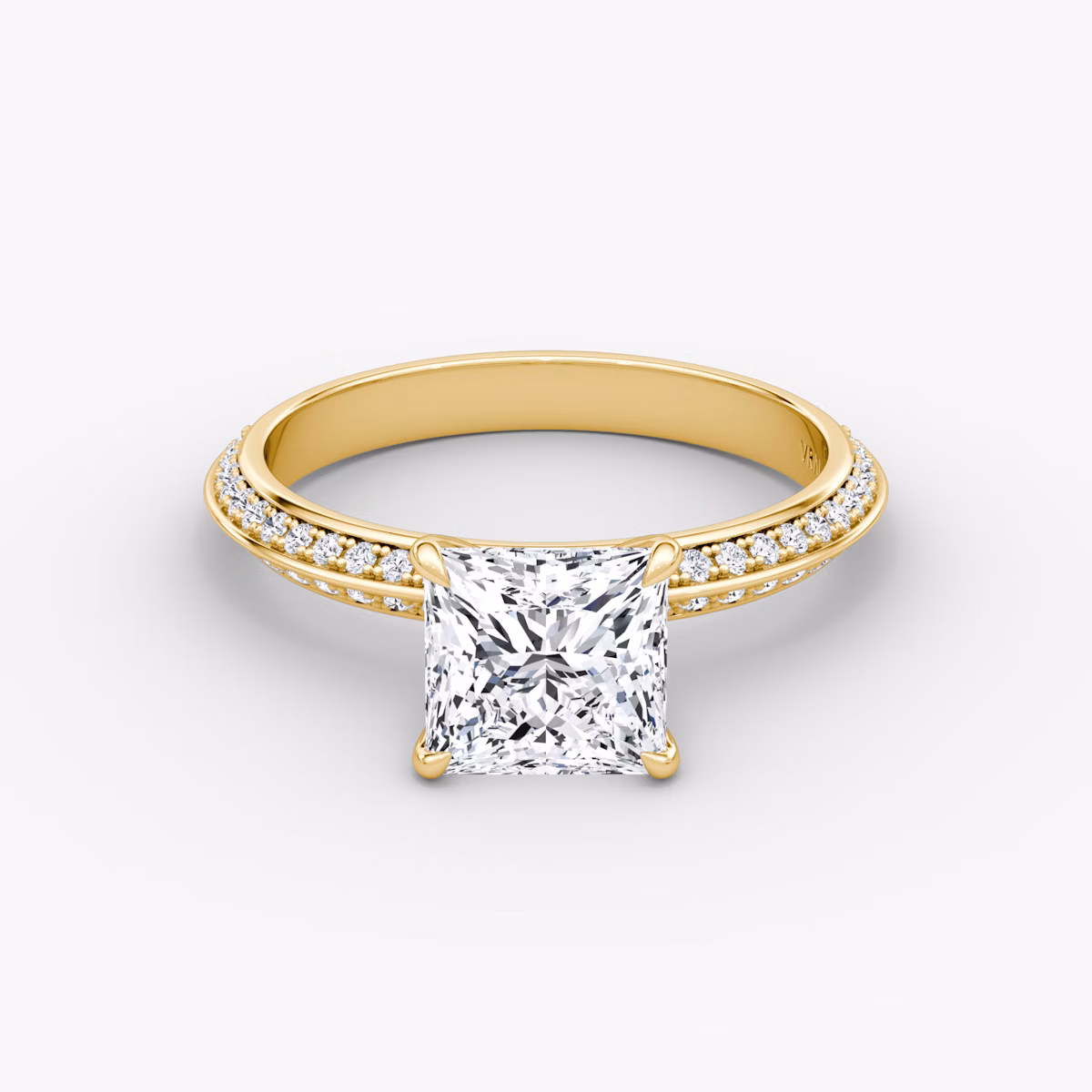 Anillo de compromiso Knife-Edge | Princesa | 18k | Oro amarillo | bandAccent: Pavé | hiddenHalo: no | diamondOrientation: vertical | caratWeight: other