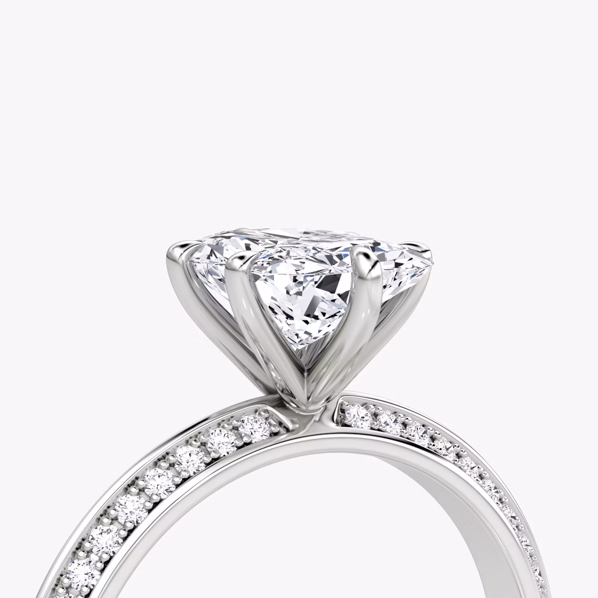 Knife-Edge | Radiant | Platin | bandAccent: Mit Pavé-Besatz | hiddenHalo: no | diamondOrientation: vertical | caratWeight: other