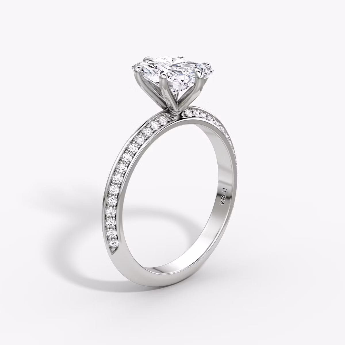 Knife-Edge | Radiant | Platin | bandAccent: Mit Pavé-Besatz | hiddenHalo: no | diamondOrientation: vertical | caratWeight: other