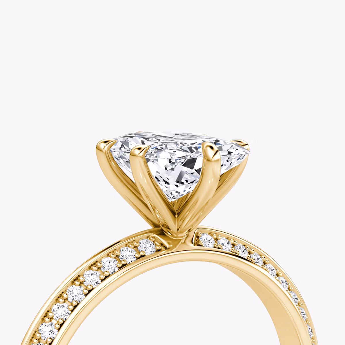 Knife-Edge | Radiant | 18k | Gelbgold | bandAccent: Mit Pavé-Besatz | hiddenHalo: no | diamondOrientation: vertical | caratWeight: other