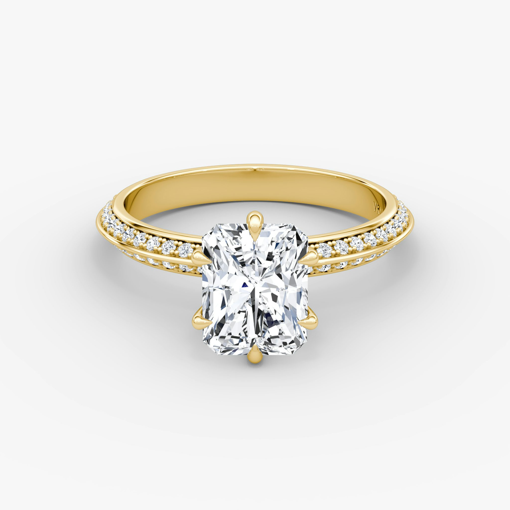 Knife-Edge | Radiant | 18k | Gelbgold | bandAccent: Mit Pavé-Besatz | hiddenHalo: no | diamondOrientation: vertical | caratWeight: other