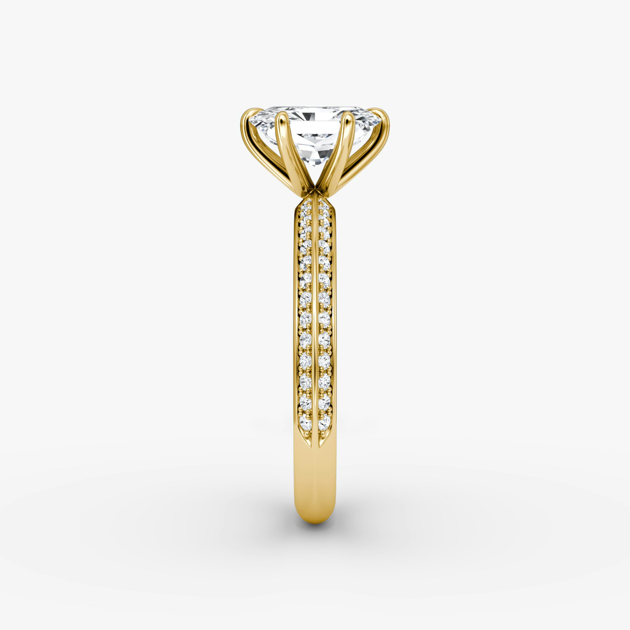 Knife-Edge | Radiant | 18k | Gelbgold | bandAccent: Mit Pavé-Besatz | hiddenHalo: no | diamondOrientation: vertical | caratWeight: other