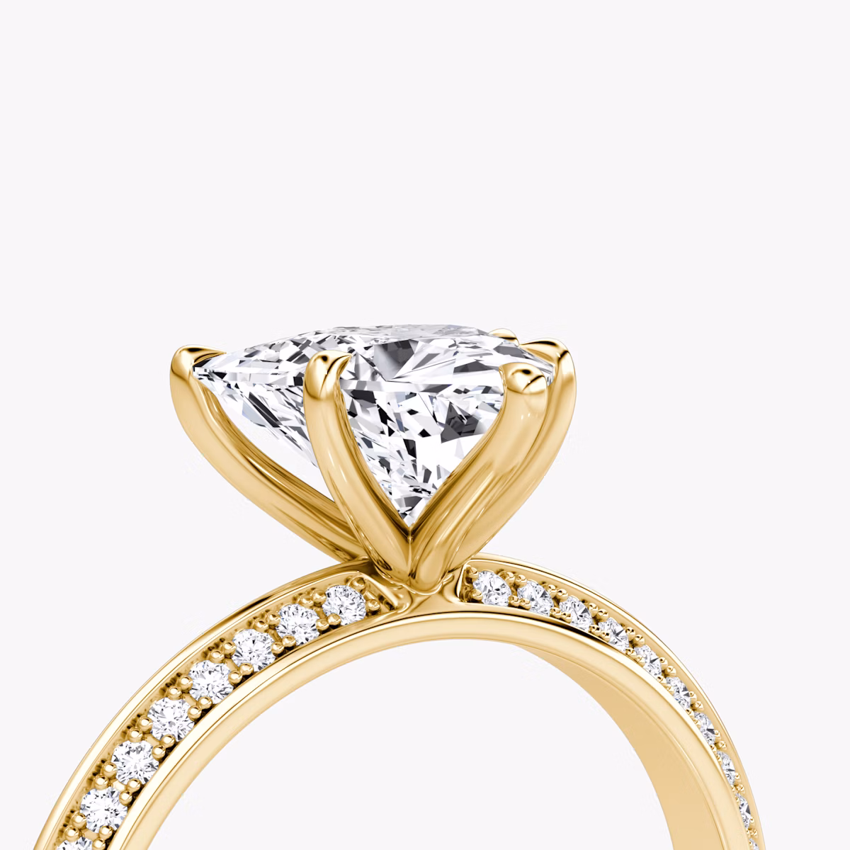 Knife-Edge | Trillant | 18k | Gelbgold | bandAccent: Mit Pavé-Besatz | hiddenHalo: no | diamondOrientation: vertical | caratWeight: other