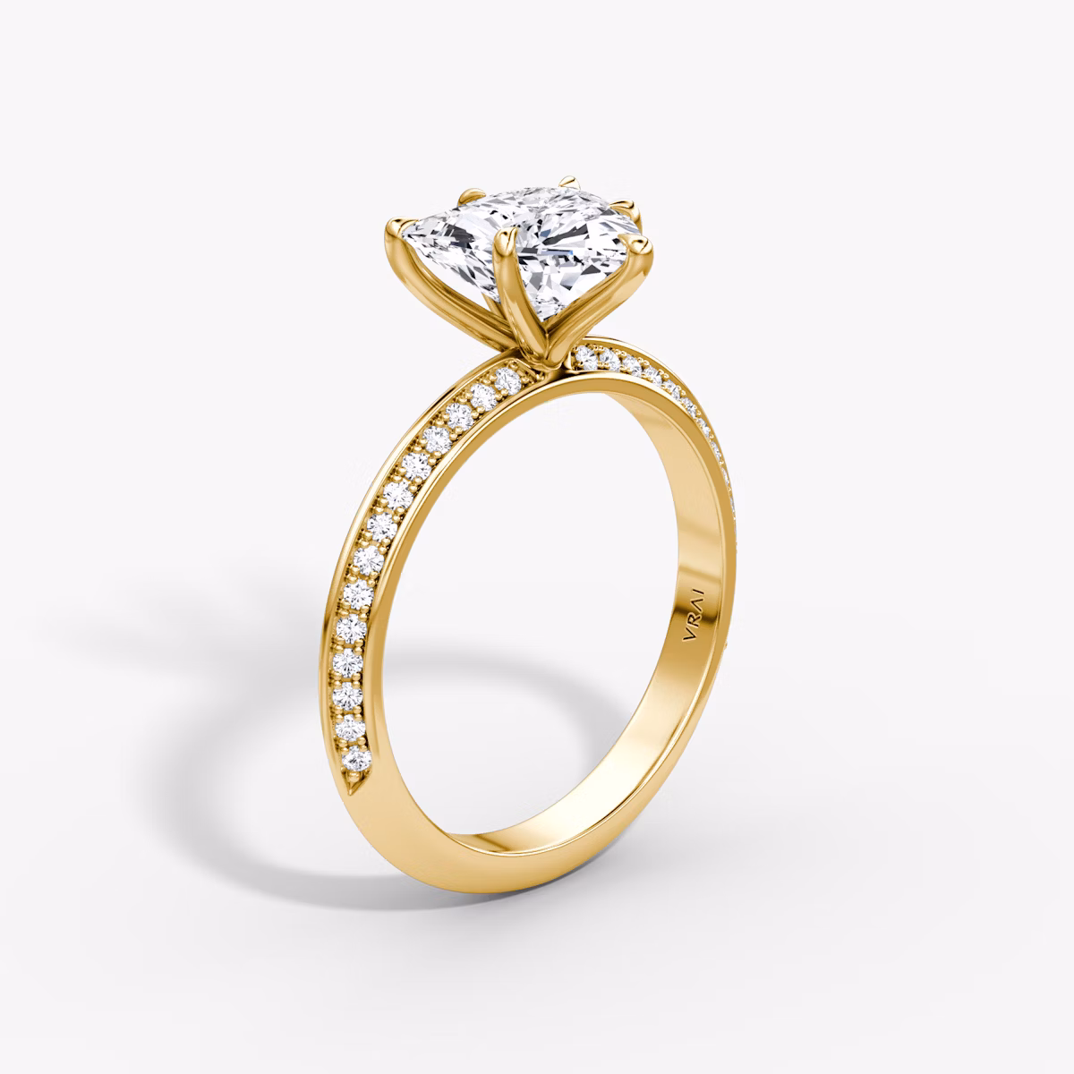 Knife-Edge | Trillant | 18k | Gelbgold | bandAccent: Mit Pavé-Besatz | hiddenHalo: no | diamondOrientation: vertical | caratWeight: other