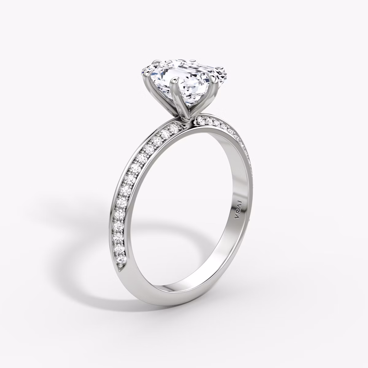 Anillo de compromiso Knife-Edge | Esmeralda | 18k | Oro blanco | bandAccent: Pavé | hiddenHalo: no | diamondOrientation: vertical | caratWeight: other