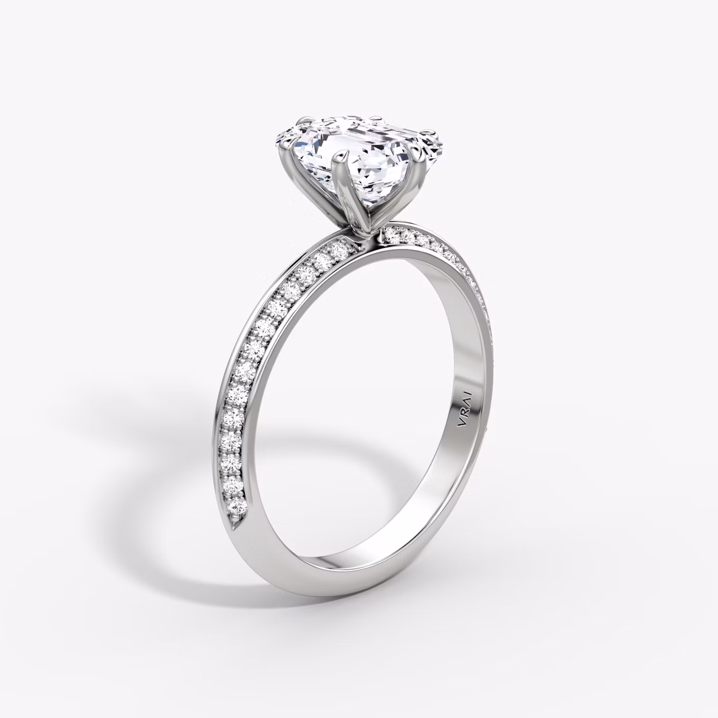 Knife-Edge | Emerald | Platin | bandAccent: Mit Pavé-Besatz | hiddenHalo: no | diamondOrientation: vertical | caratWeight: other