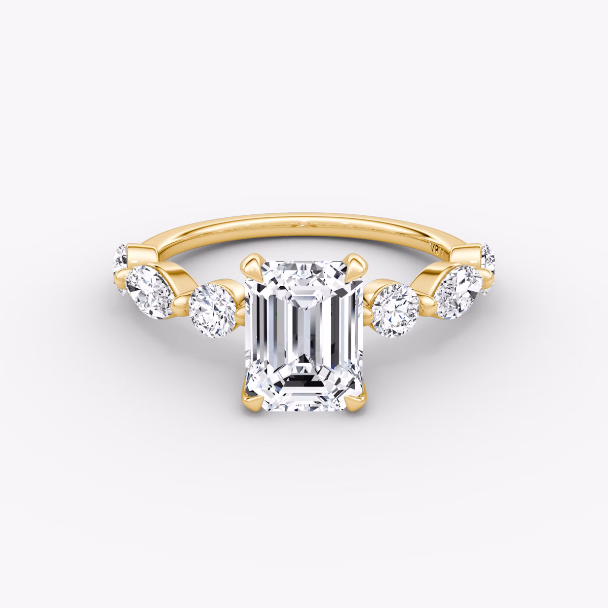 Mixed Shape Single Shared Prong | Emerald | 18k | Gelbgold | bandAccent: Ohne Pavé-Besatz | diamondOrientation: vertical | caratWeight: other