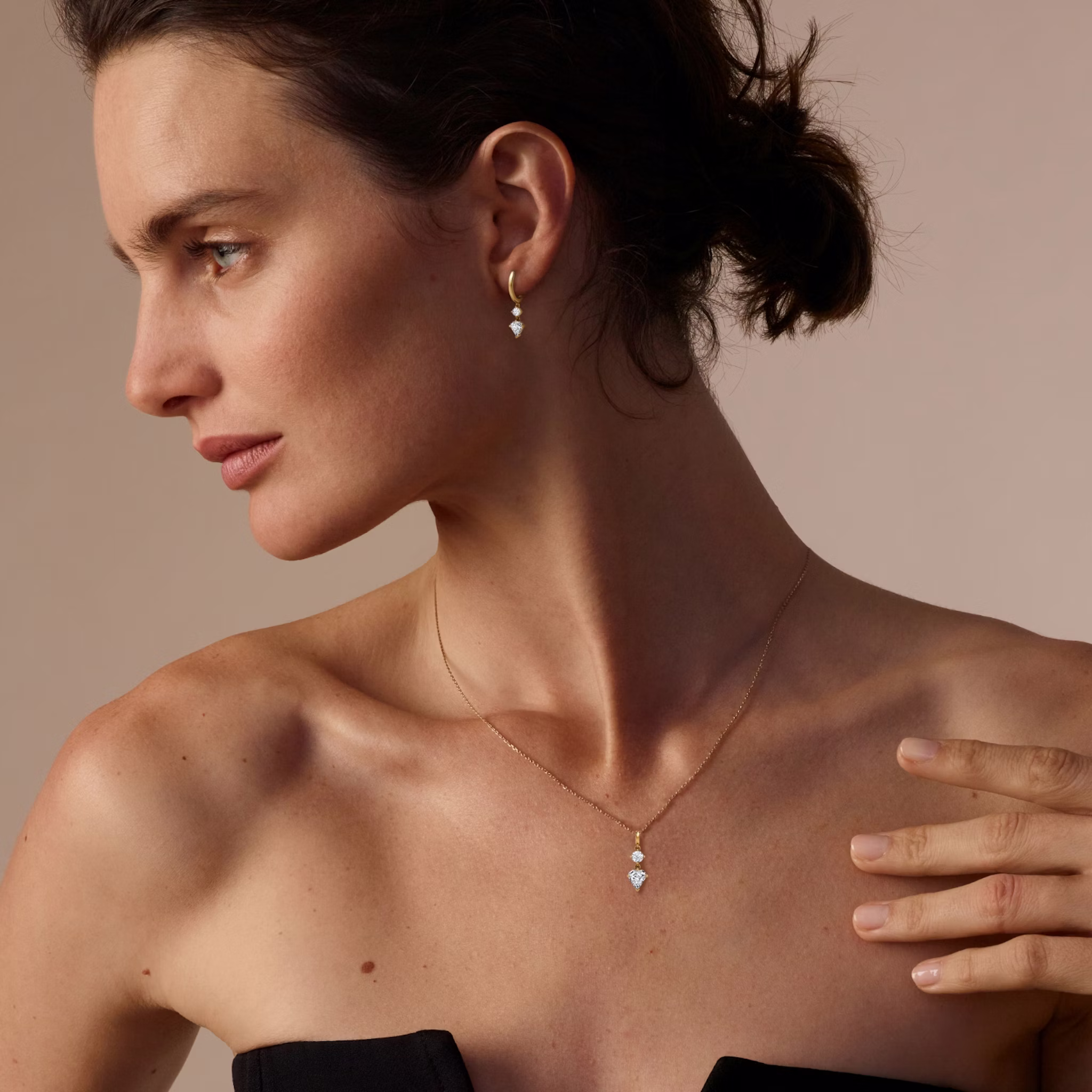 Duo Shield Drop Pendant | Shield | 14k | White Gold | diamondtype: round-brilliant+shield | chainLength: 18-20