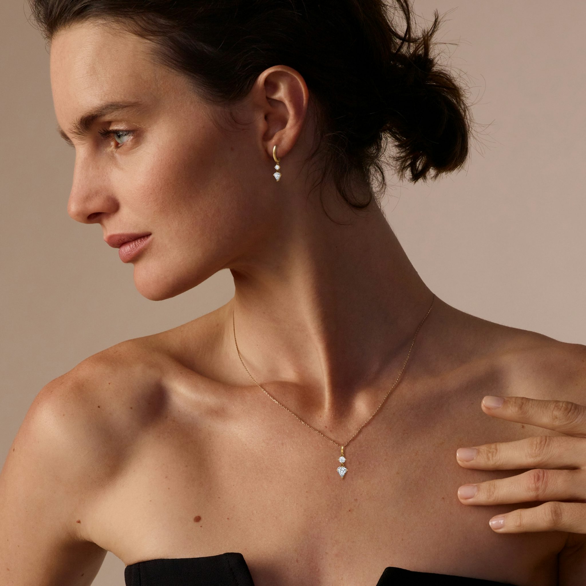 Duo Shield Drop Pendant | Shield | 14k | White Gold | diamondtype: round-brilliant+shield | chainLength: 18-20